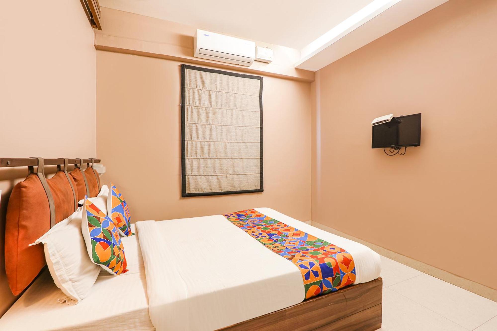 Fabhotel Arastu Plaza - Nr Nampally Railway Station