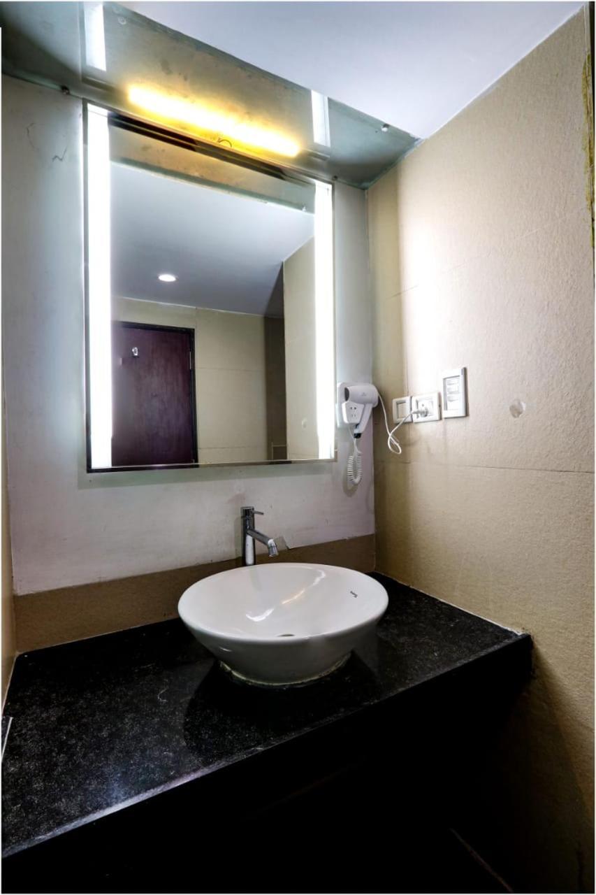 Hotel Blossom Vashishtha - Free Lunch Or Dinner- Free Breakfast Hyderabad
