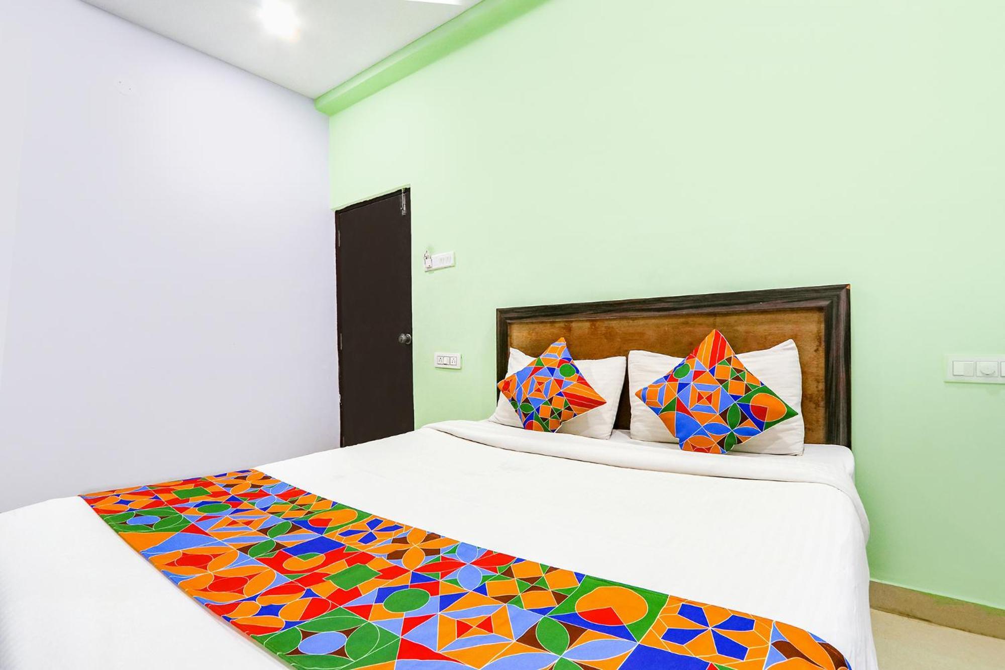 Hotel Fabexpress Night Eye 3*