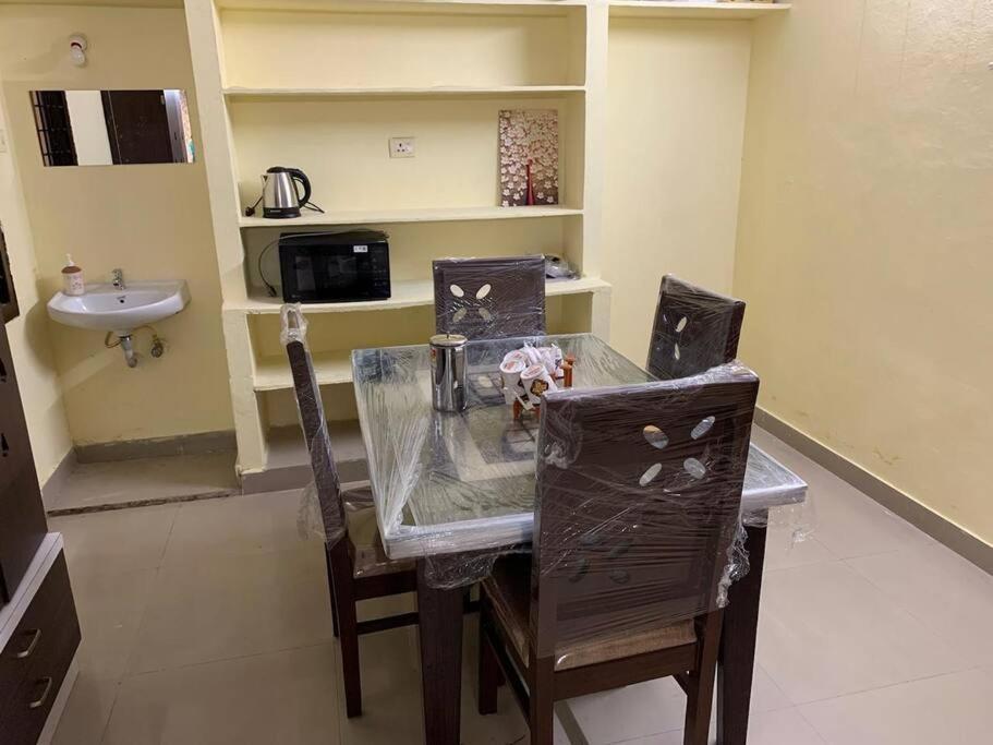 Apartment Kesarhomes-homestay- Flt202-2nd Flr-2bhk-apt-ac-lift-kukatpally
