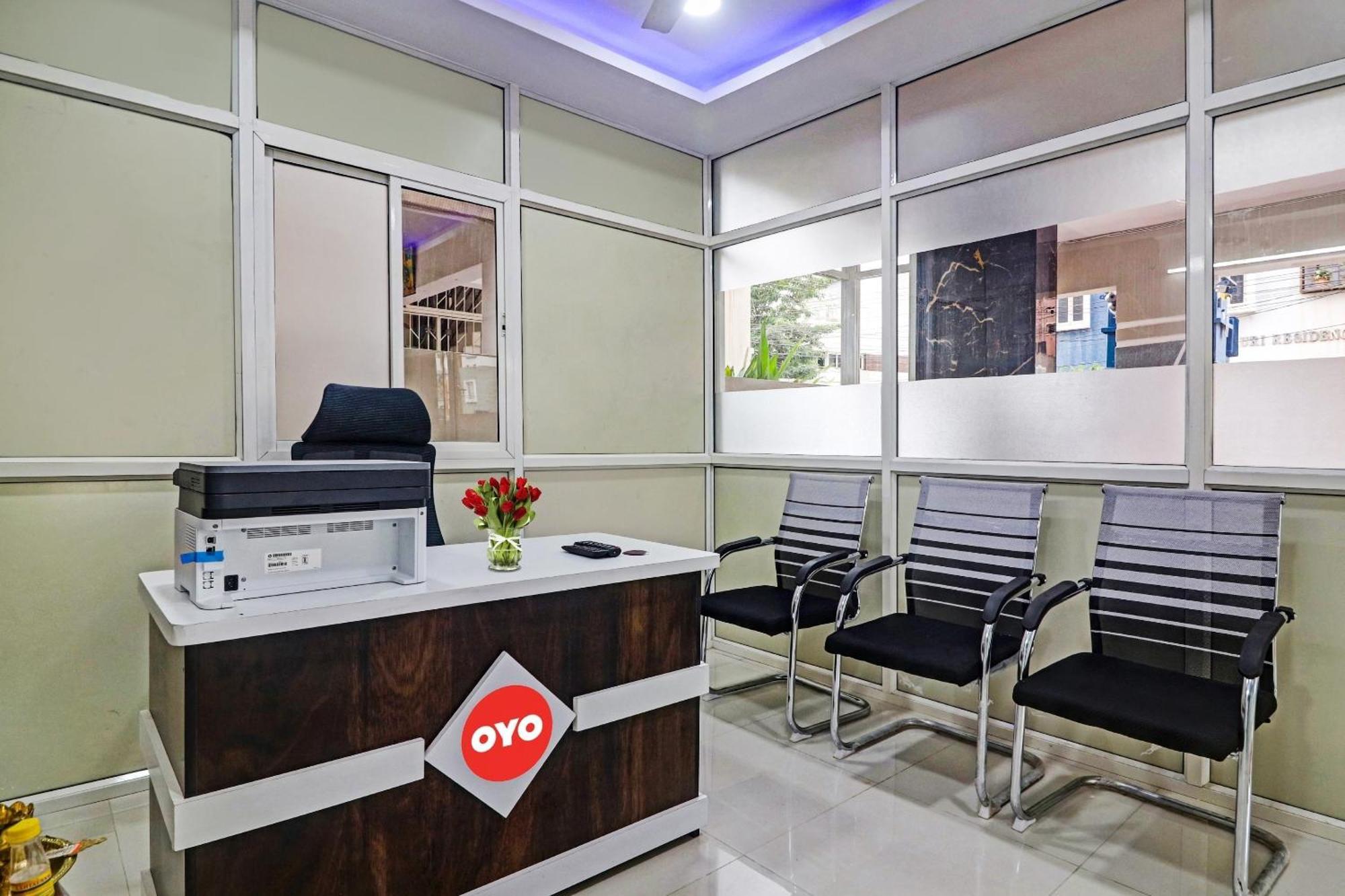 Hotel Oyo Msr Guest Near 100ft Road 3*