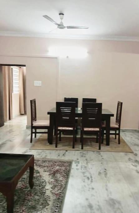 Apartment 3bhk New, Luxury Flat - Ac In Hyd Only For Families 100 M From Main Road