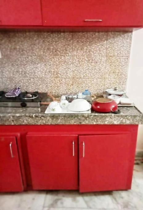 3bhk New, Luxury Flat - Ac In Hyd Only For Families 100 M From Main Road Apartment *