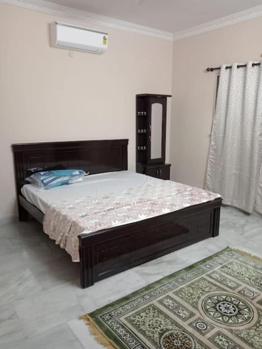 Apartment 3bhk New, Luxury Flat - Ac In Hyd Only For Families 100 M From Main Road Hyderabad