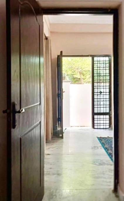 3bhk New, Luxury Flat - Ac In Hyd Only For Families 100 M From Main Road
