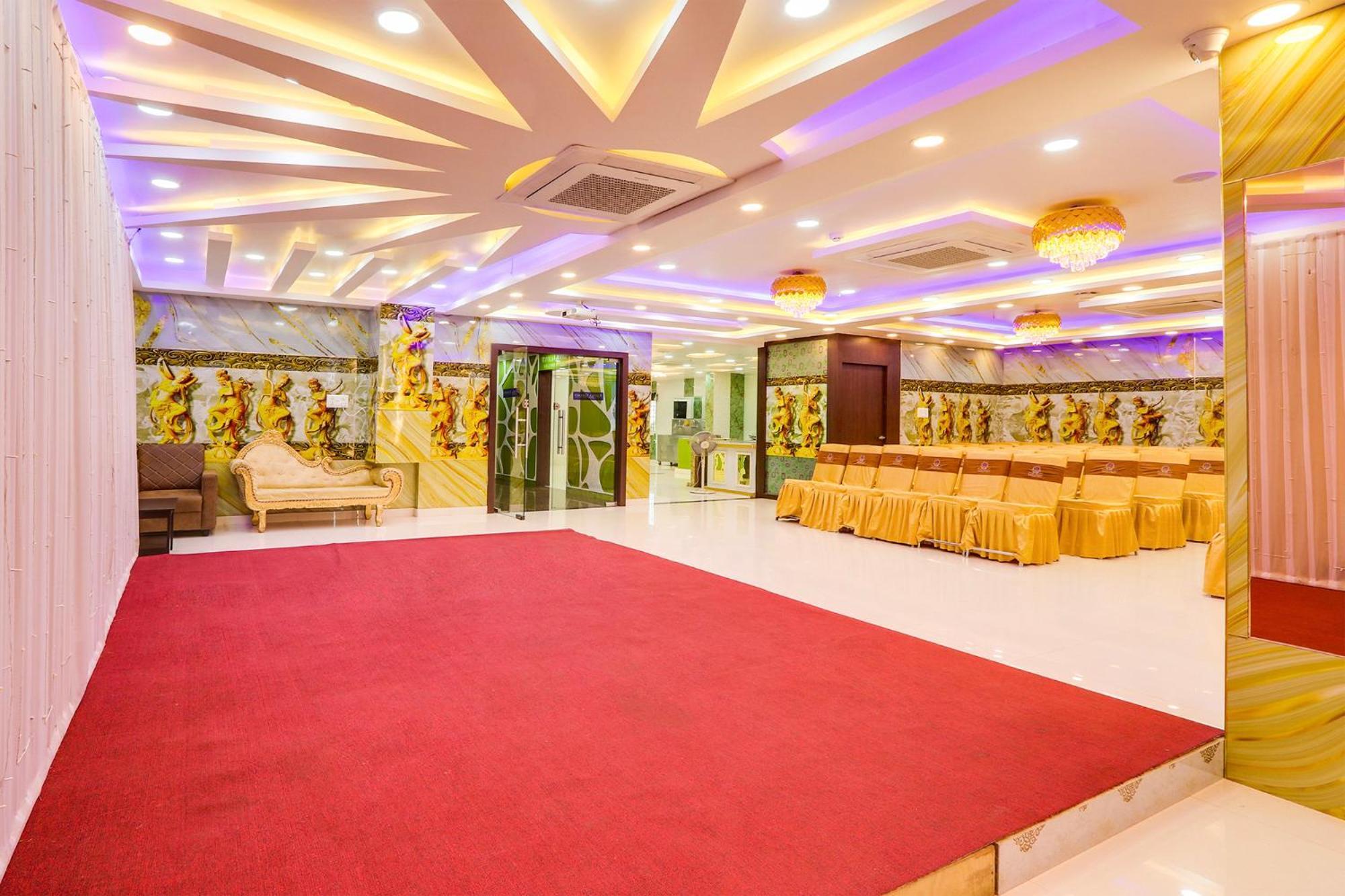 Fabhotel Prime Ravila Grand Hotel