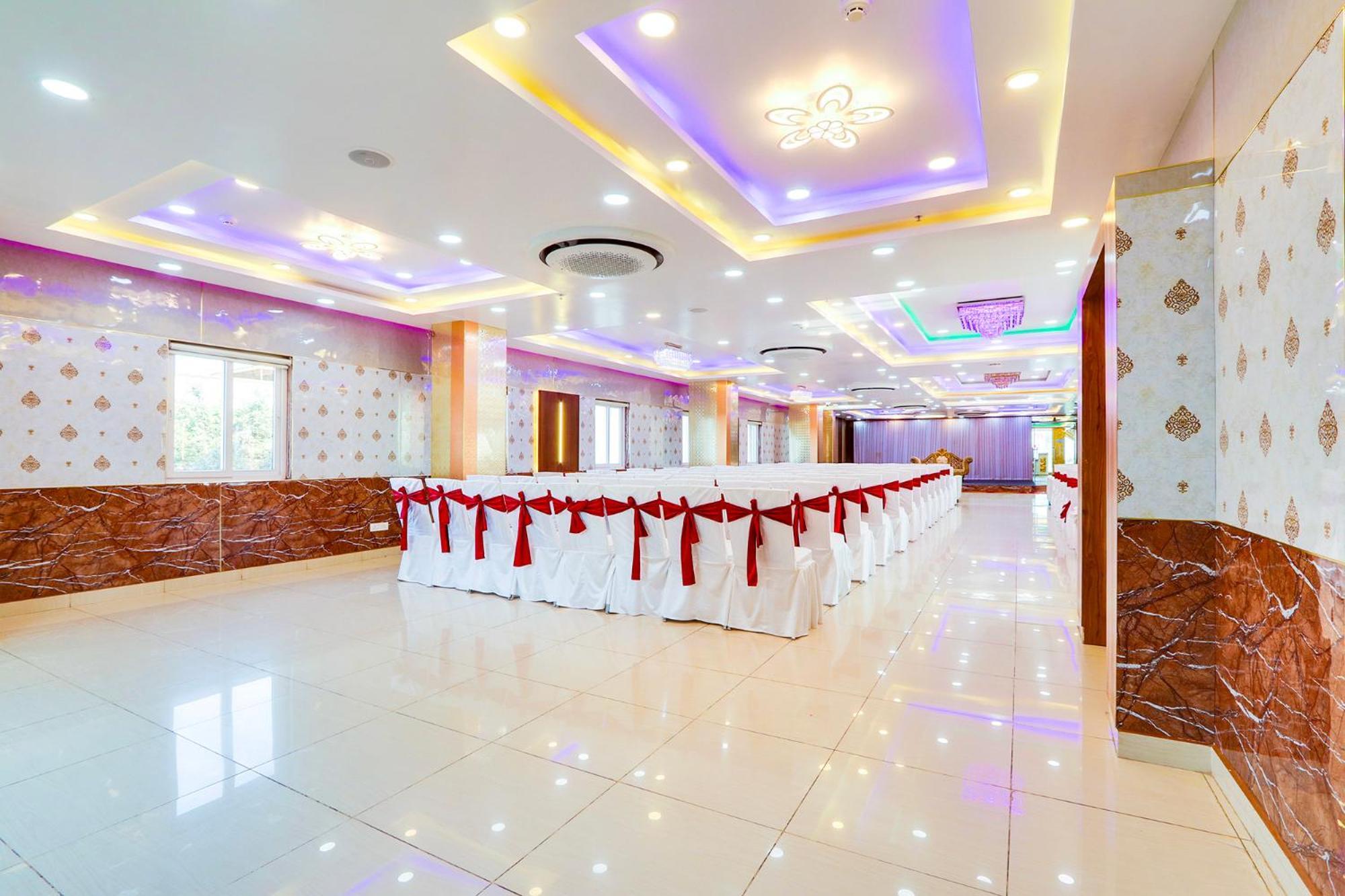 Fabhotel Prime Ravila Grand Hotel