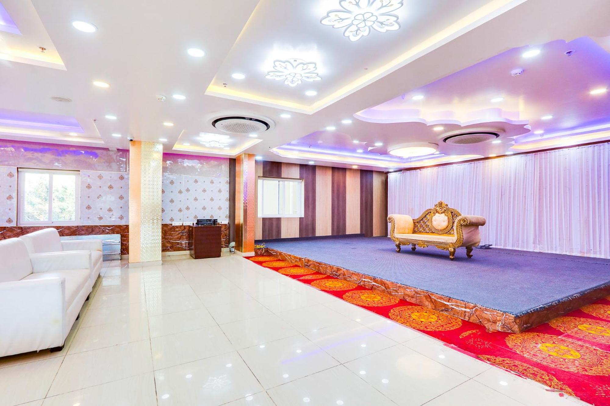 Hotel Fabhotel Prime Ravila Grand 3*