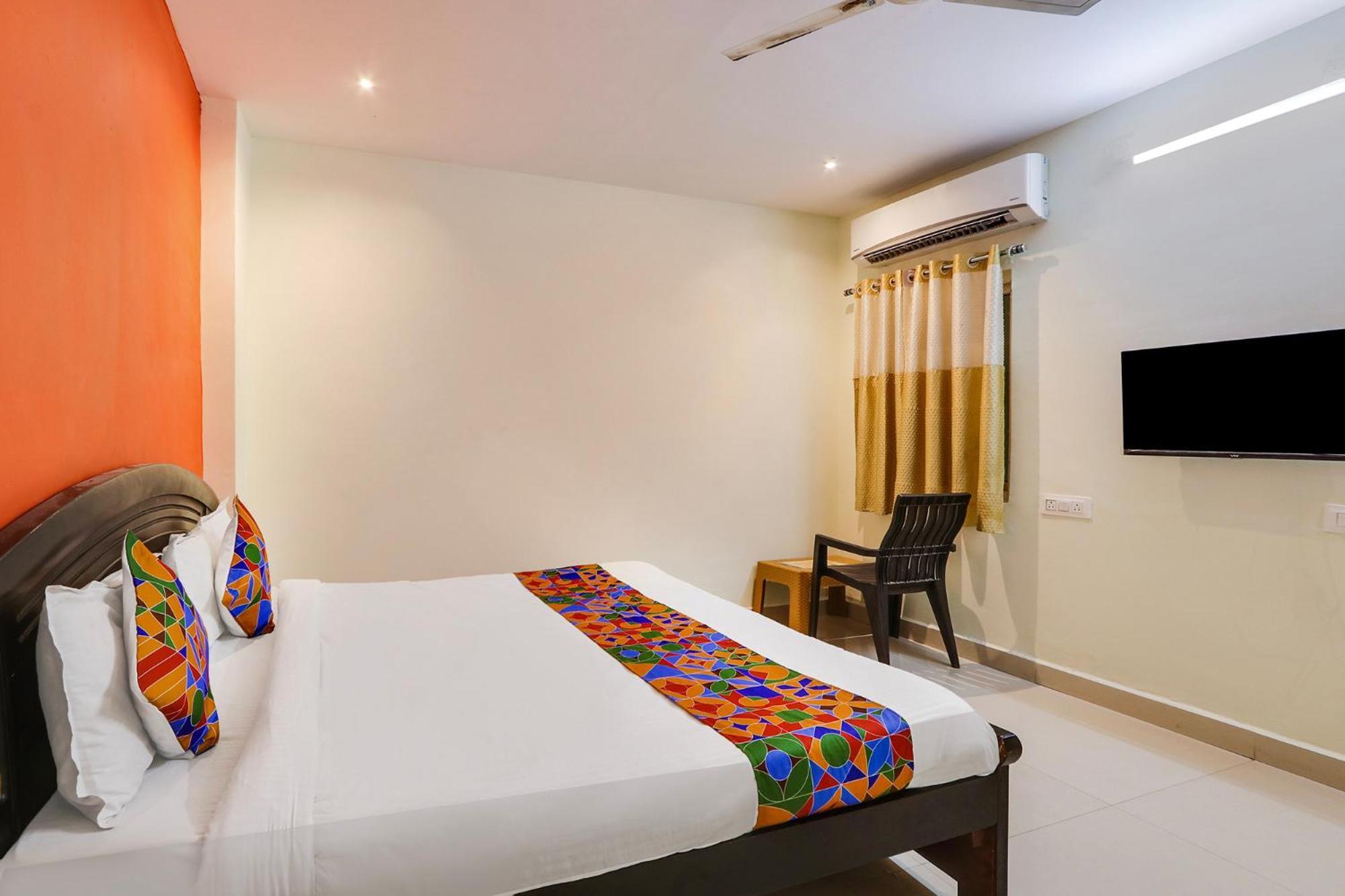 Hotel Fabexpress Royal Prime Suits
