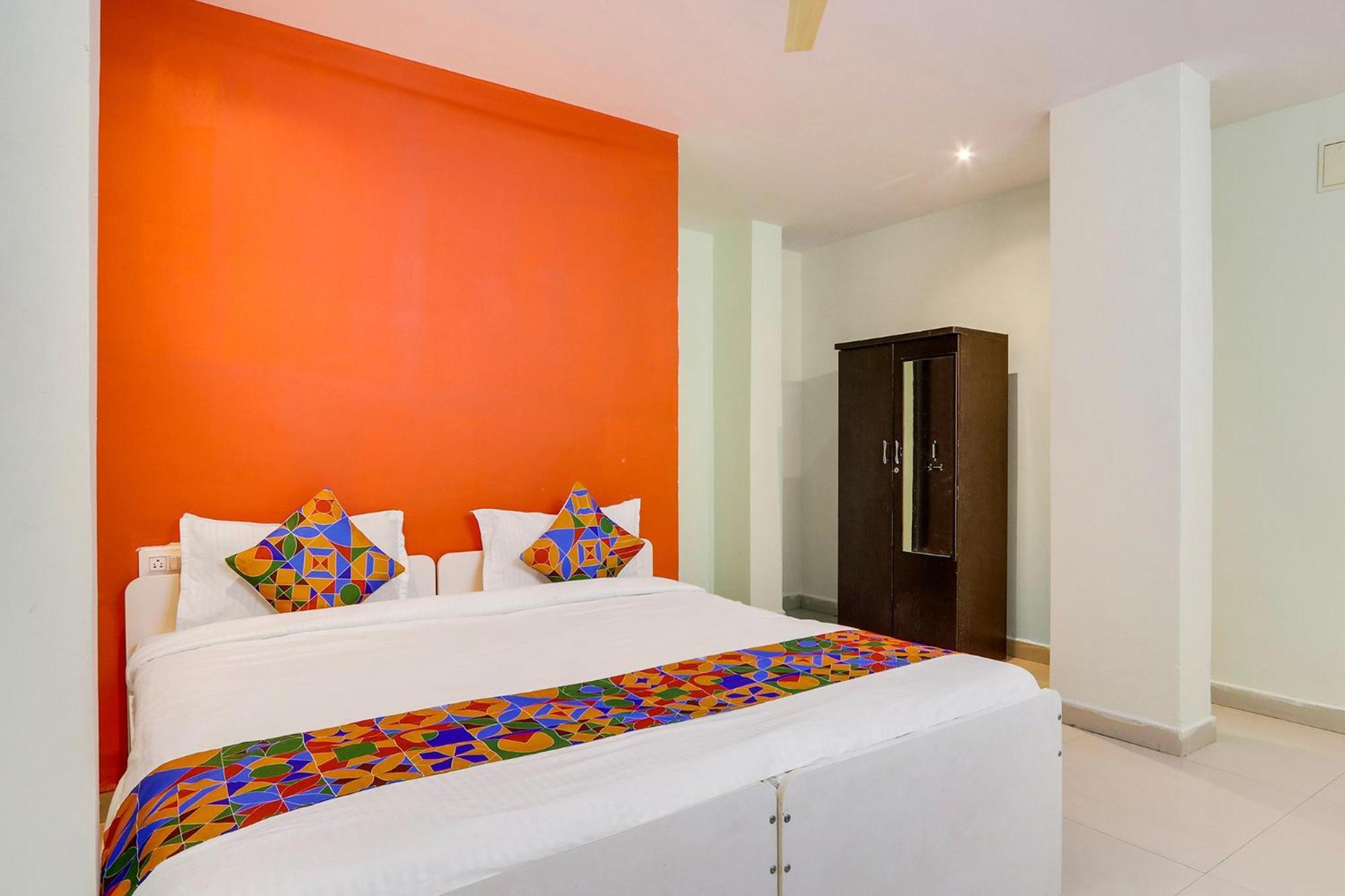 Hotel Fabexpress Royal Prime Suits 3*