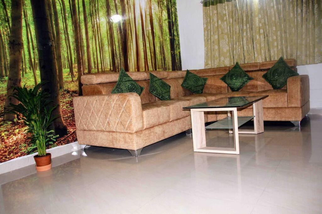 Modern ,cozy ,artistic And Hyderabad
