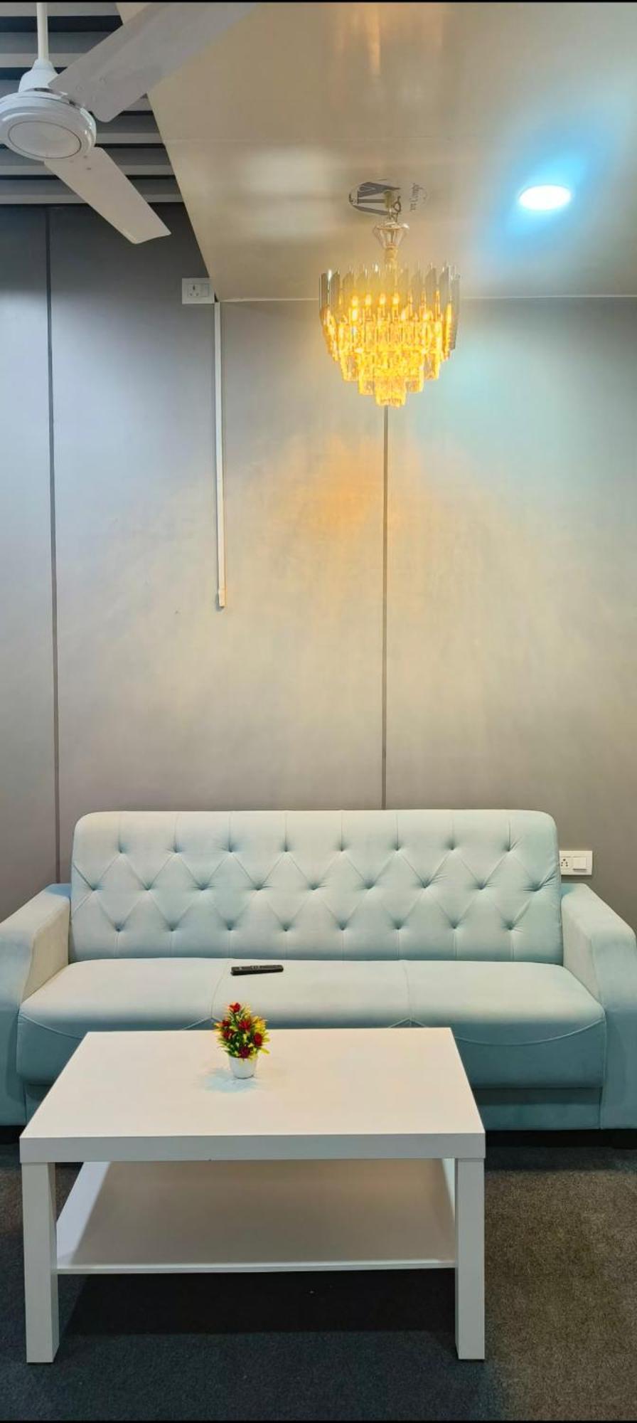 Royal Great Couple Friendly 2 Bhk Flat Road No 7 Banjara Hills Apartment *