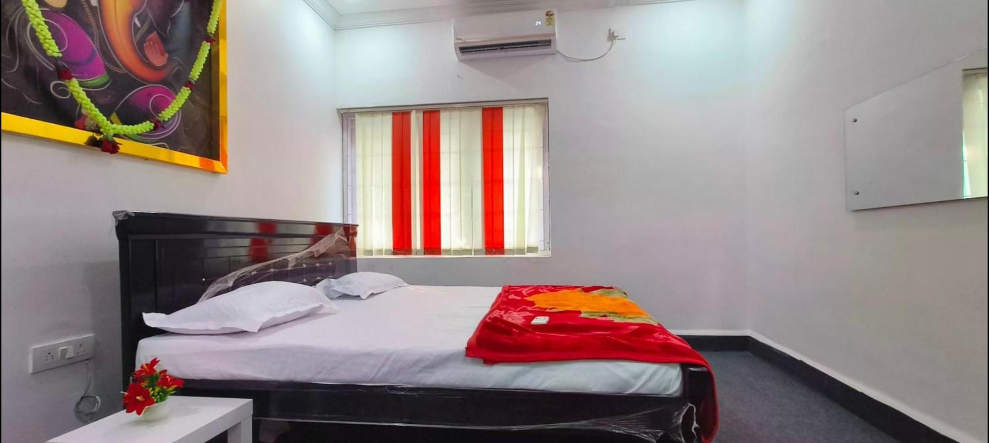 Royal Great Couple Friendly 2 Bhk Flat Road No 7 Banjara Hills Apartment Hyderabad