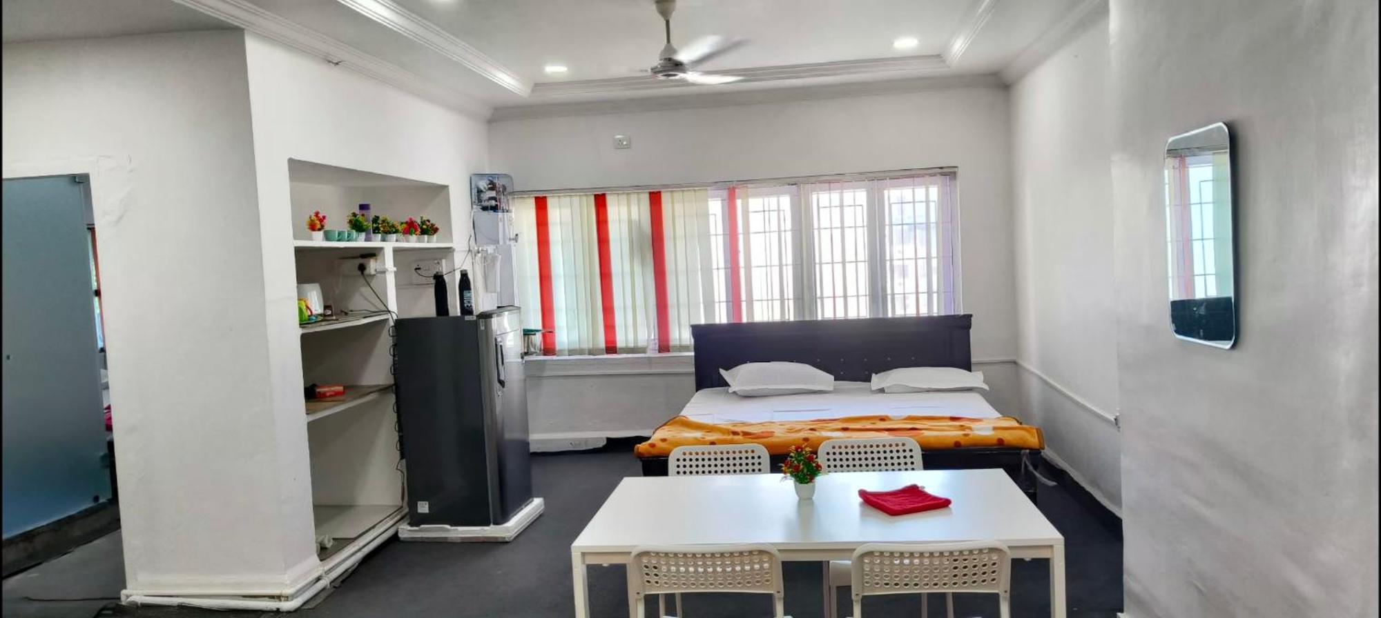 Apartment Royal Great Couple Friendly 2 Bhk Flat Road No 7 Banjara Hills