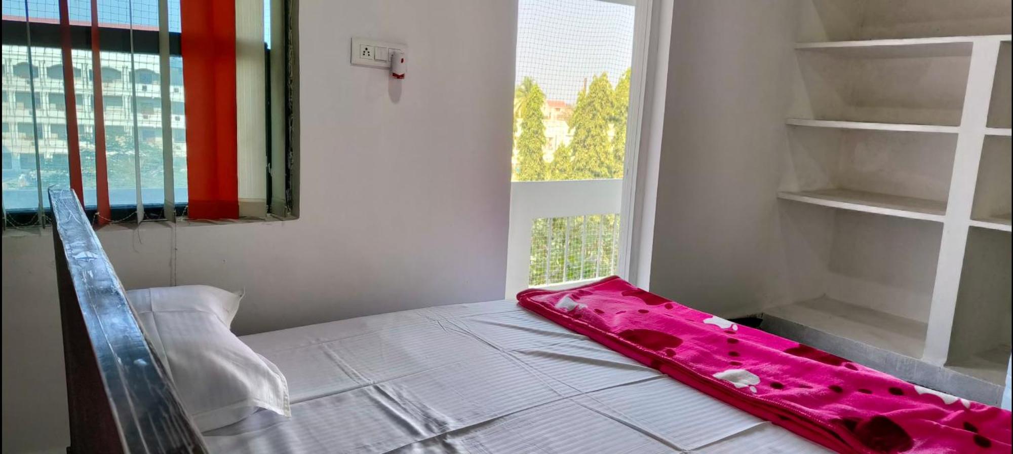 Royal Great Couple Friendly 2 Bhk Flat Road No 7 Banjara Hills Apartment *