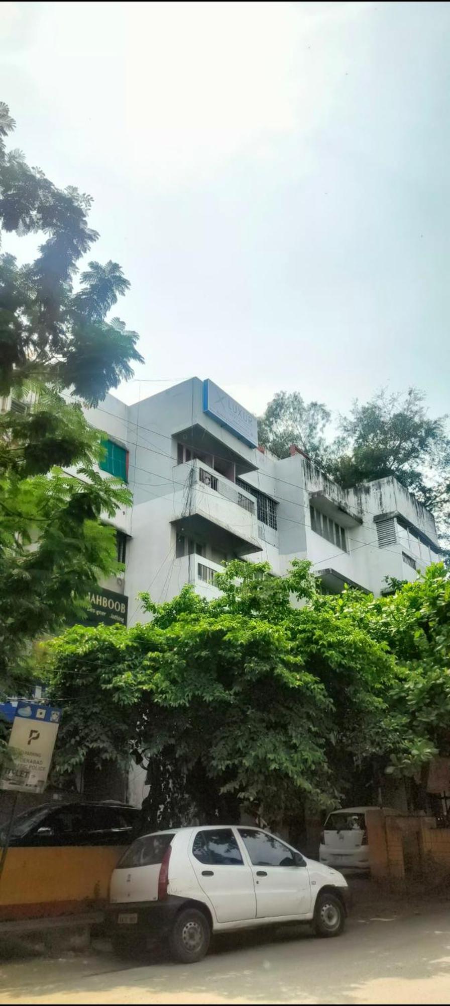 Royal Great Couple Friendly 2 Bhk Flat Road No 7 Banjara Hills *