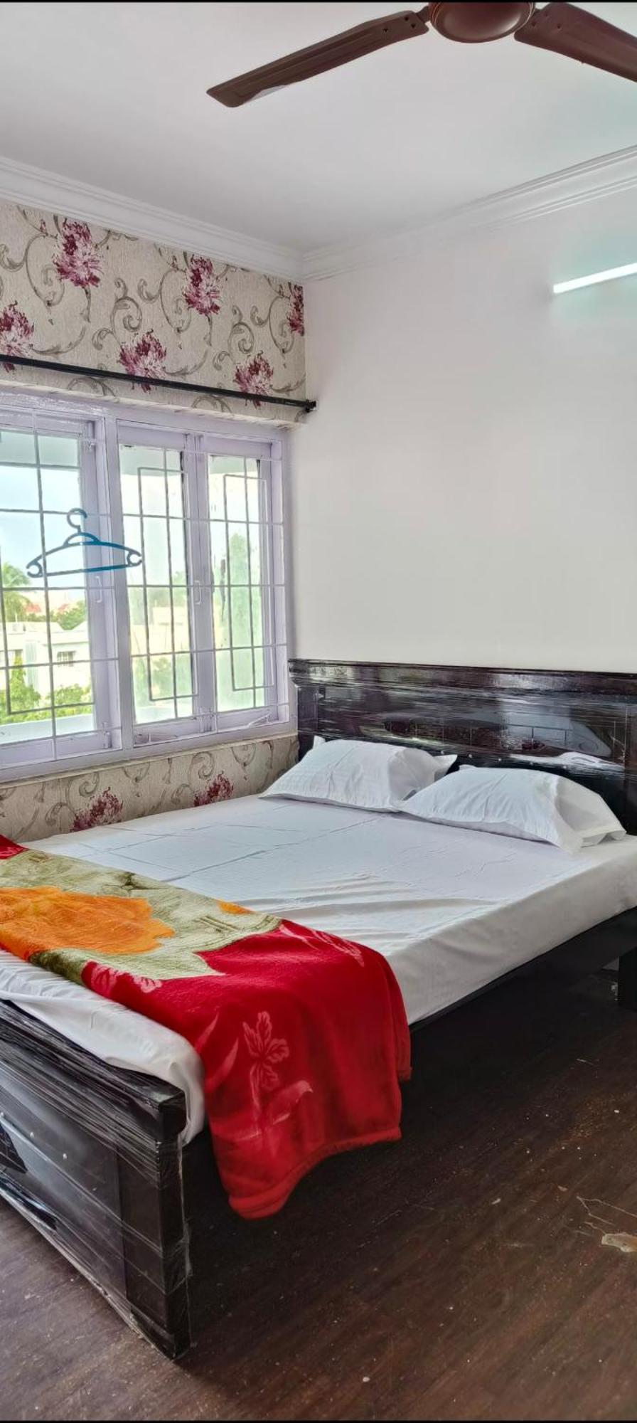 Royal Great Couple Friendly 2 Bhk Flat Road No 7 Banjara Hills