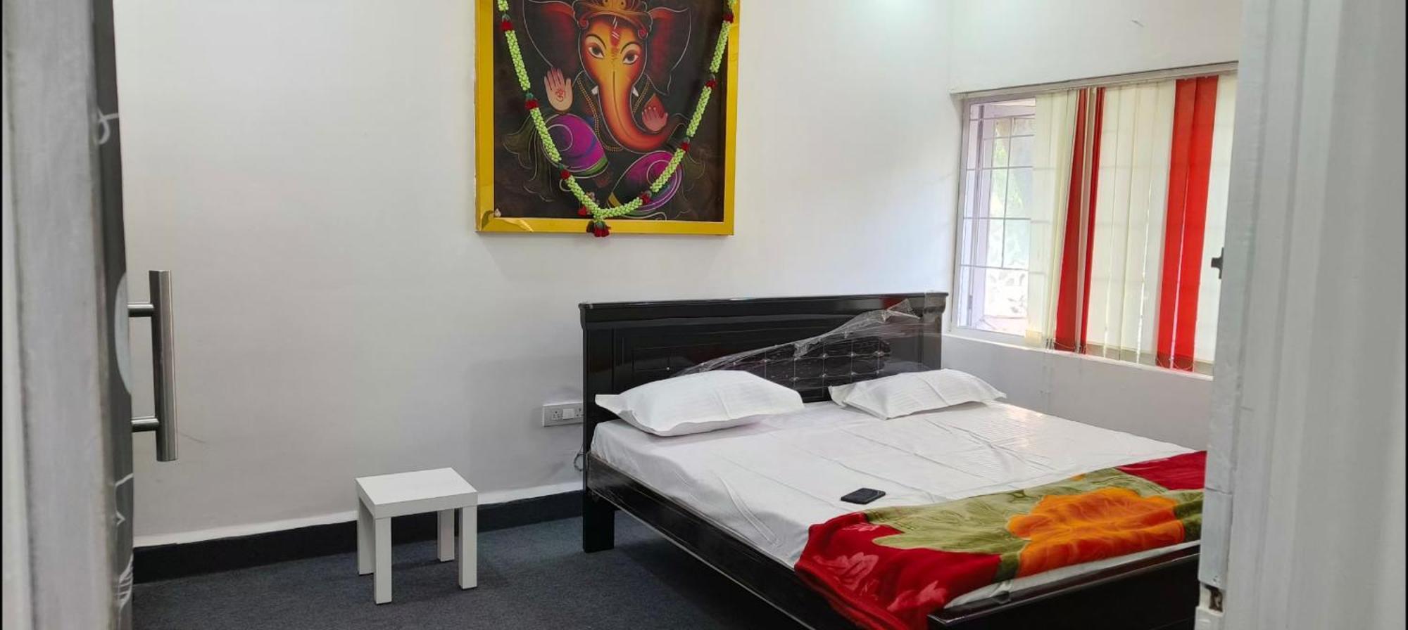 Royal Great Couple Friendly 2 Bhk Flat Road No 7 Banjara Hills Apartment Hyderabad