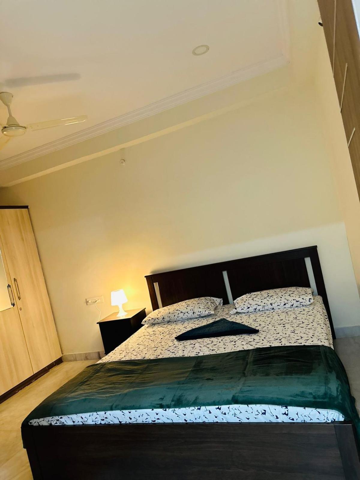 Apartment Lavish 2bhk Aig Hitech