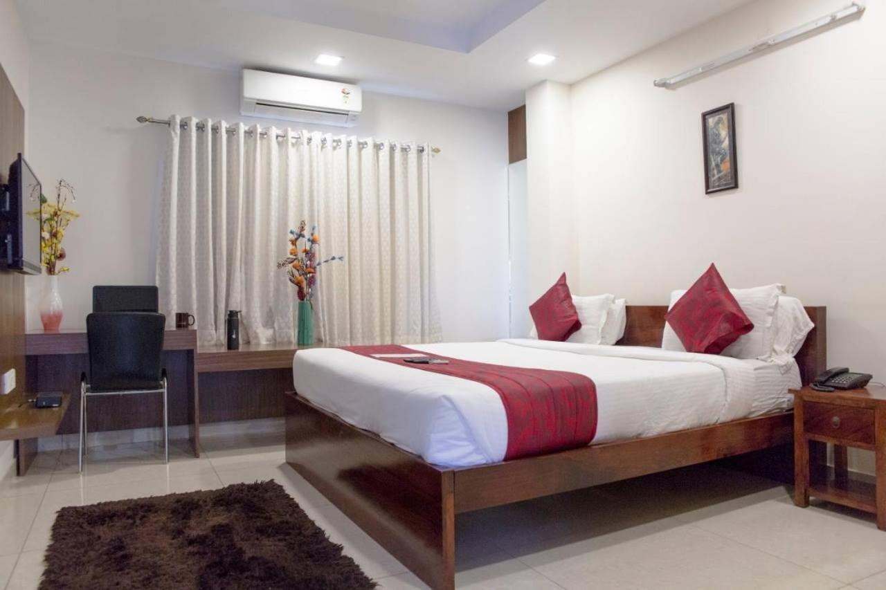 Aptly Premium Serviced - A Brand Unit Of Skyla - Lotus Pond