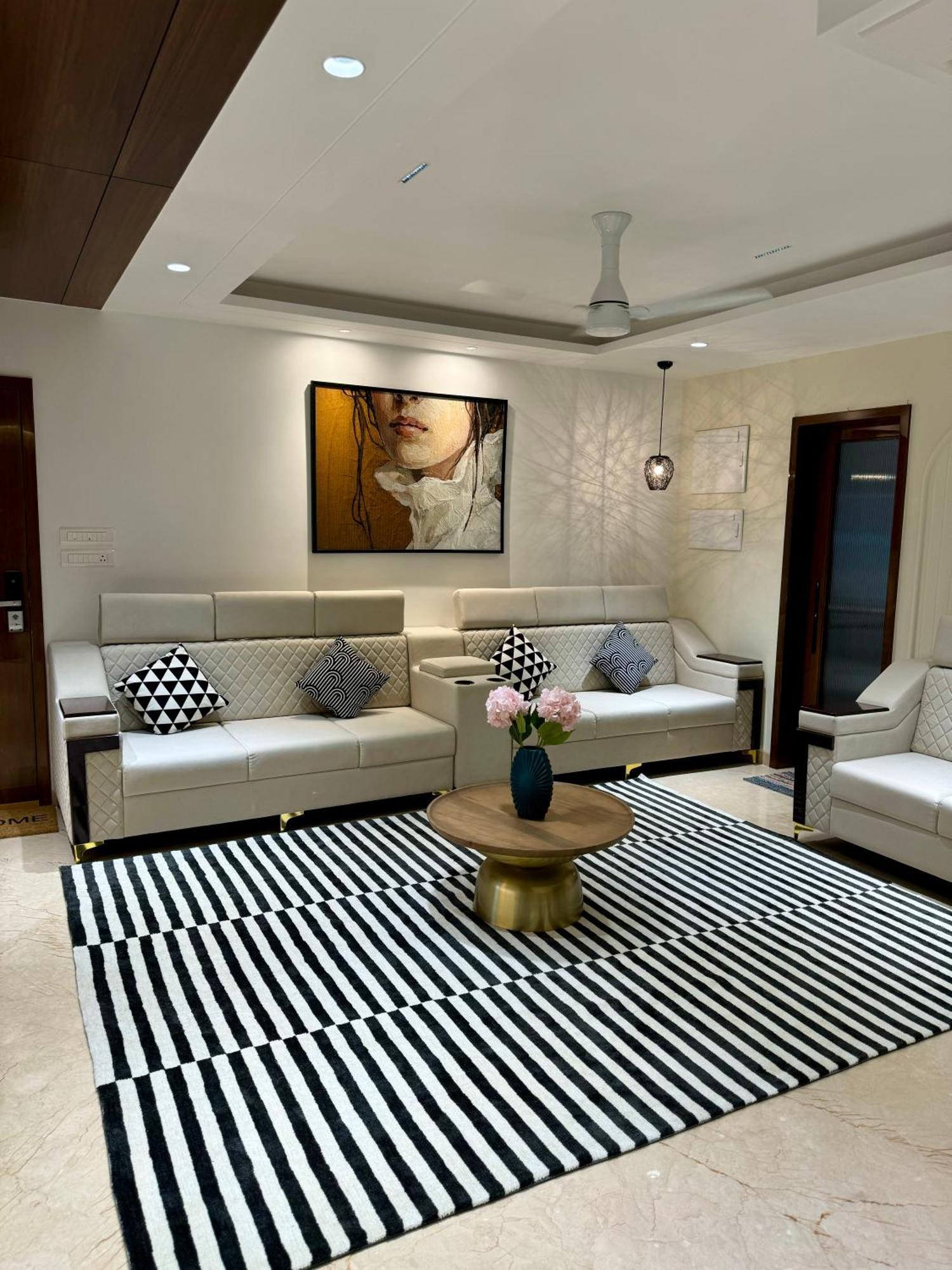 White Teak 3bhk Madhapur Apartment *