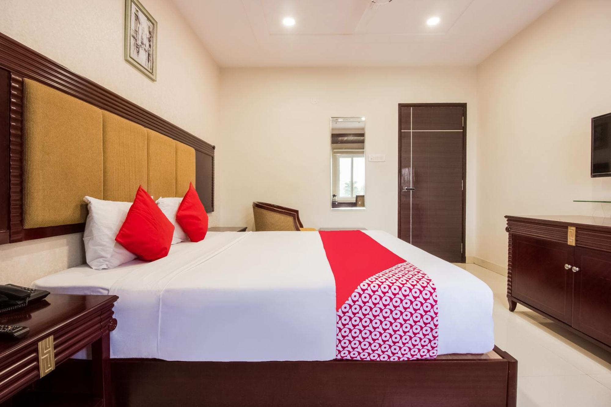 Oyo Mythri Hotel Hyderabad