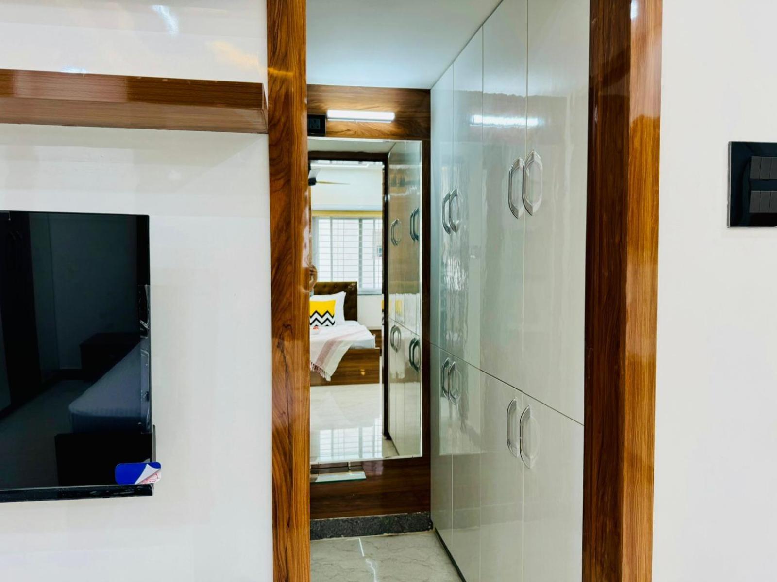 Apartment Bluo 3bhk Gachibowli - Kitchen, Lift, Parking *