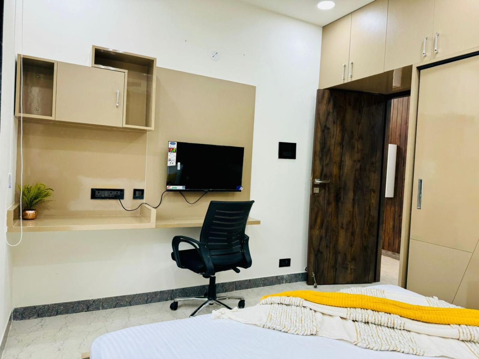 Bluo 3bhk Gachibowli - Kitchen, Lift, Parking Apartment
