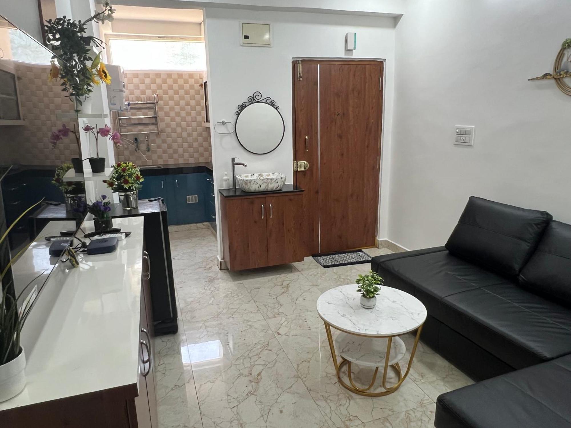 Atlas Homes 1bhk With 55inch Tv, Wifi, Geyser, Ro *