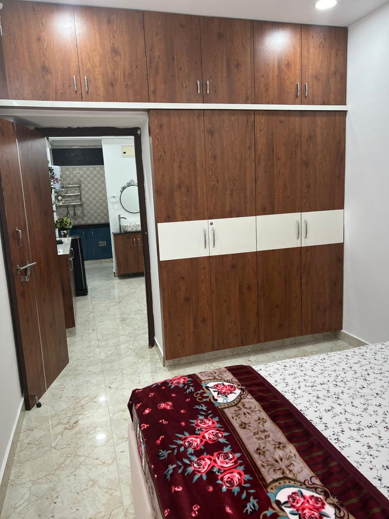 Atlas Homes 1bhk With 55inch Tv, Wifi, Geyser, Ro Hyderabad
