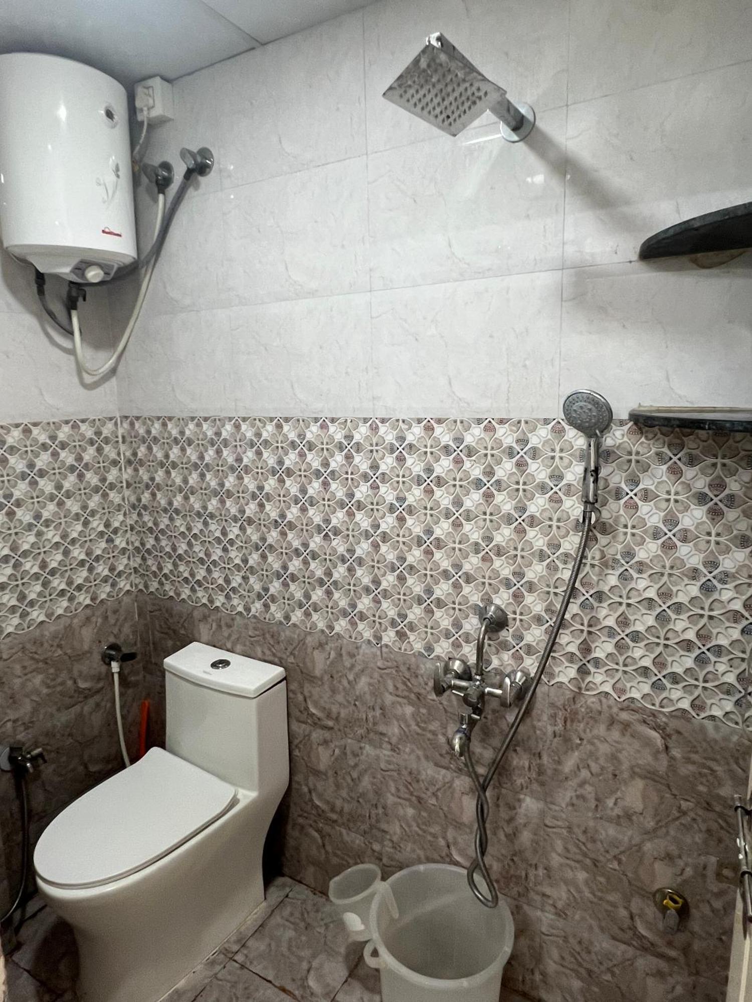 Atlas Homes 1bhk With 55inch Tv, Wifi, Geyser, Ro