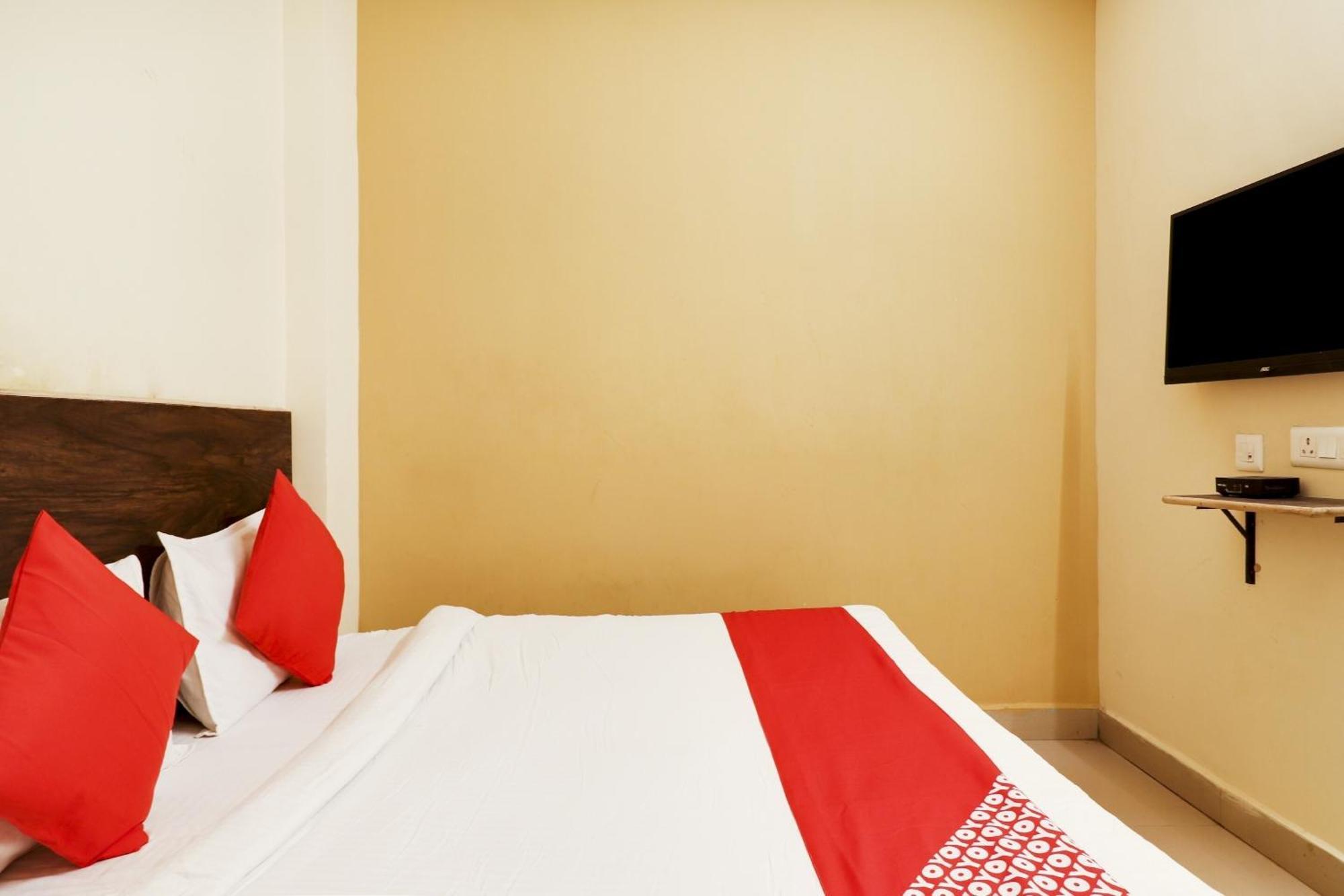 O Sai Pariwar Near Snow World Hotel 4*