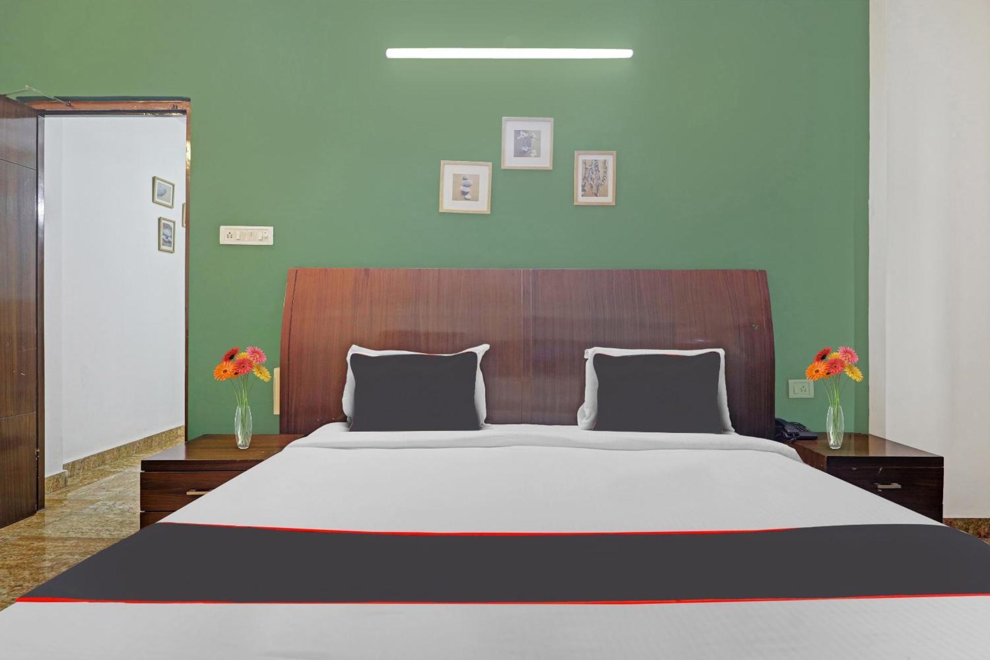 Hotel Capital O Halcyon Inr Madhapur