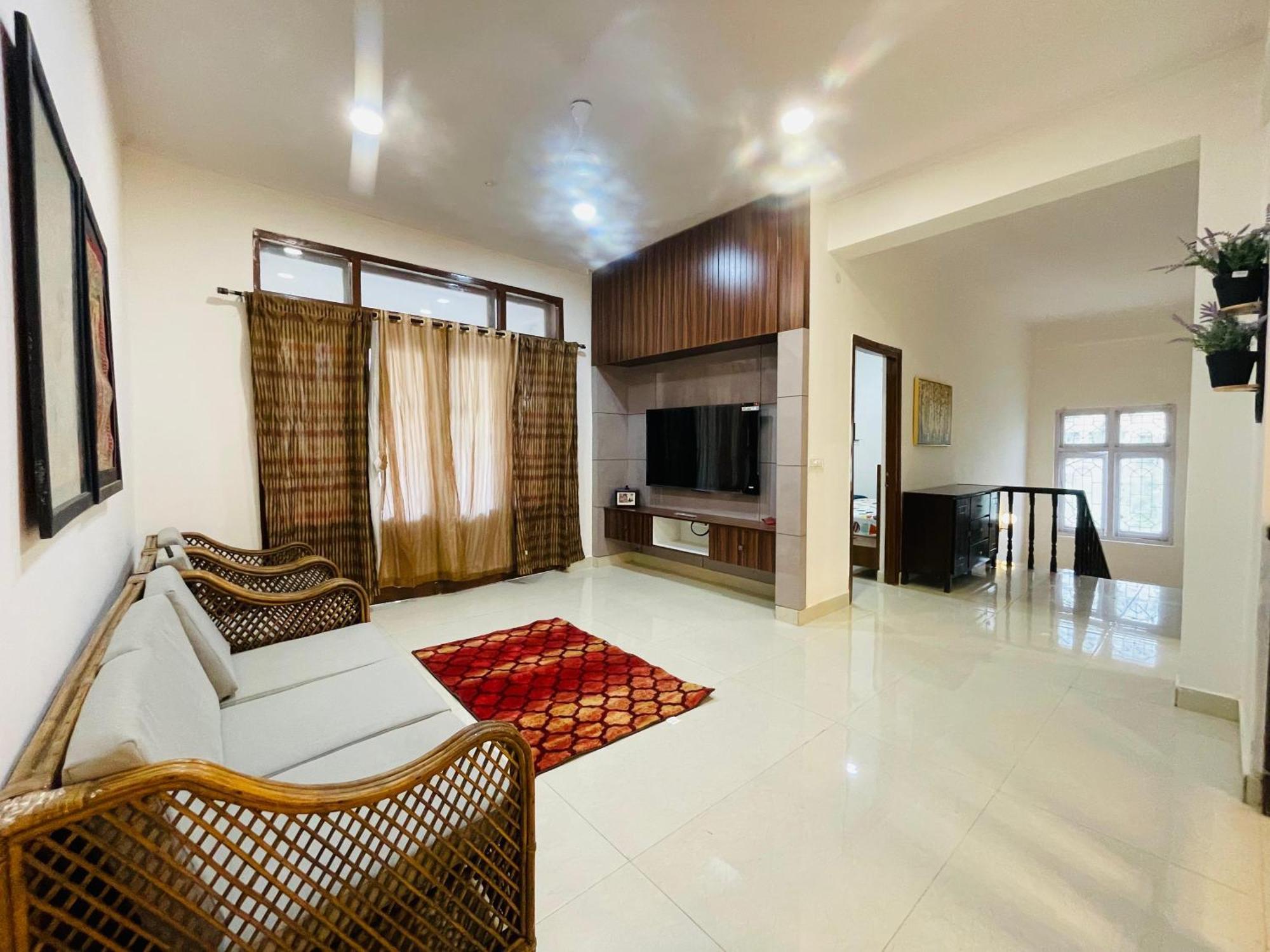Chic Banjara Hills