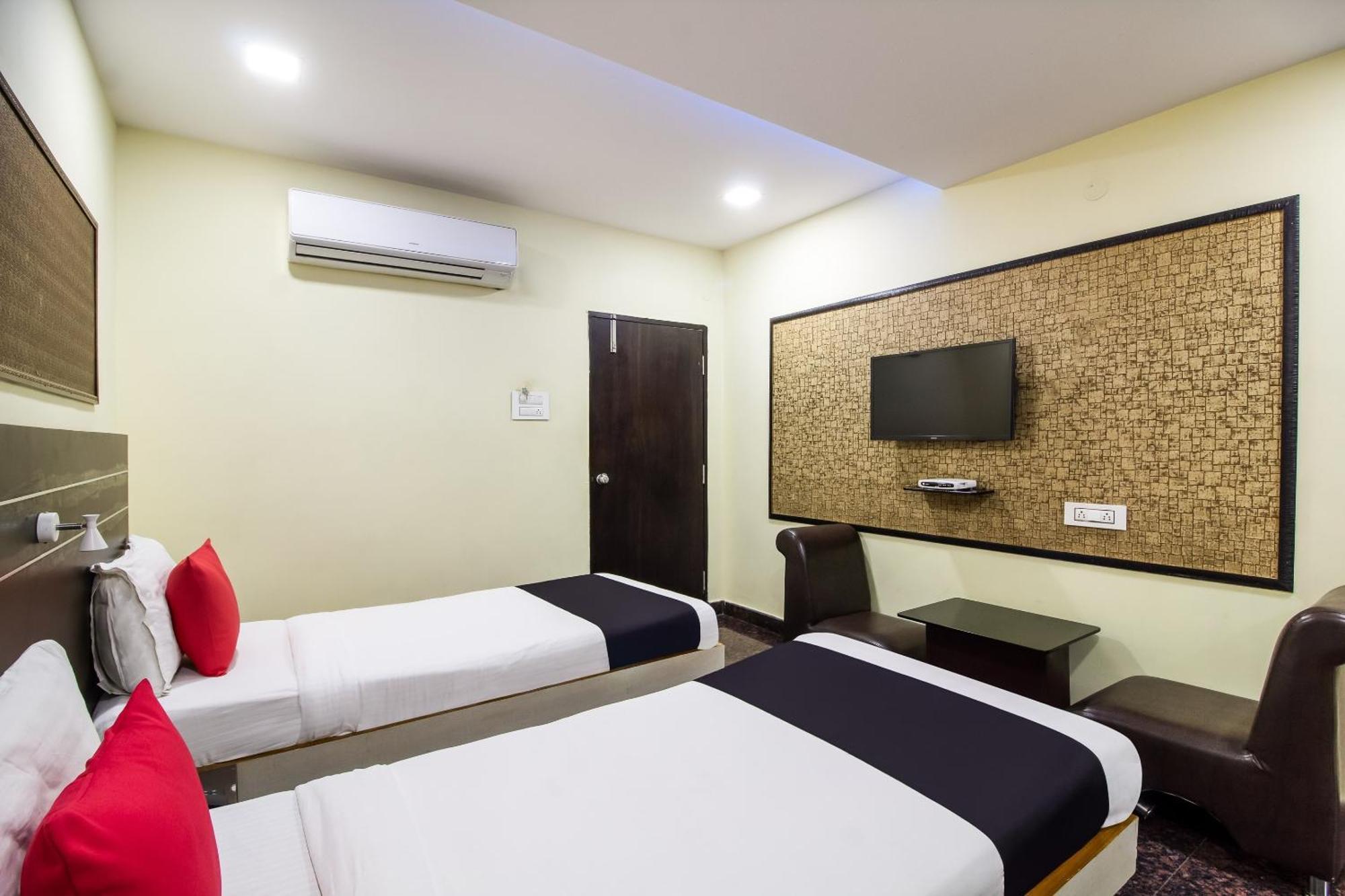 Capital O Sri Navya Grand Near Nexus Hotel 3*