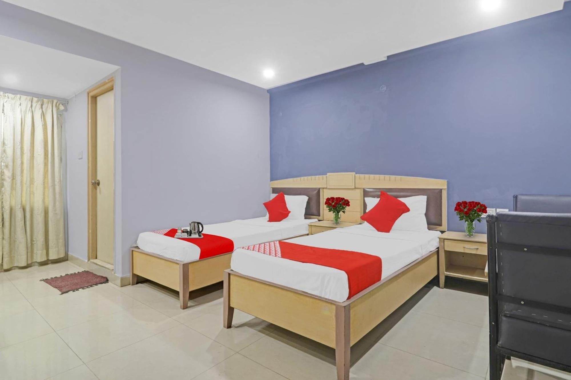 Hotel O Padmini Near Lakdikapool Metro Station
