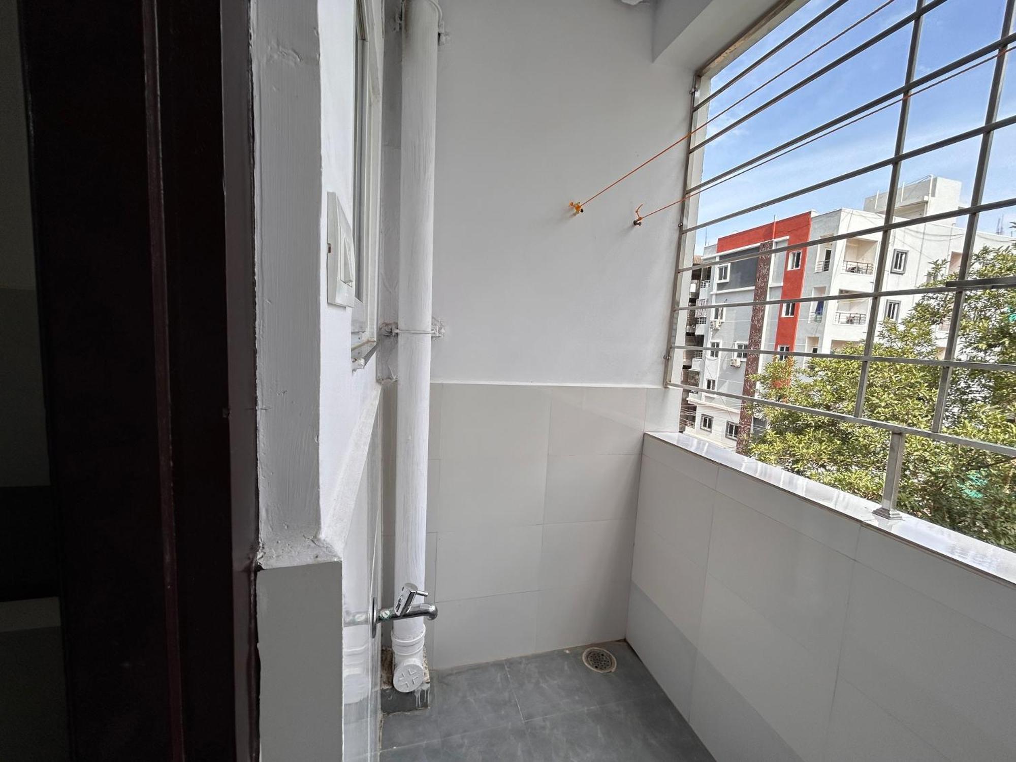 Mee Homes Madhapur Family Luxury Fully Furnished 2 Bhk Flats Apartment *