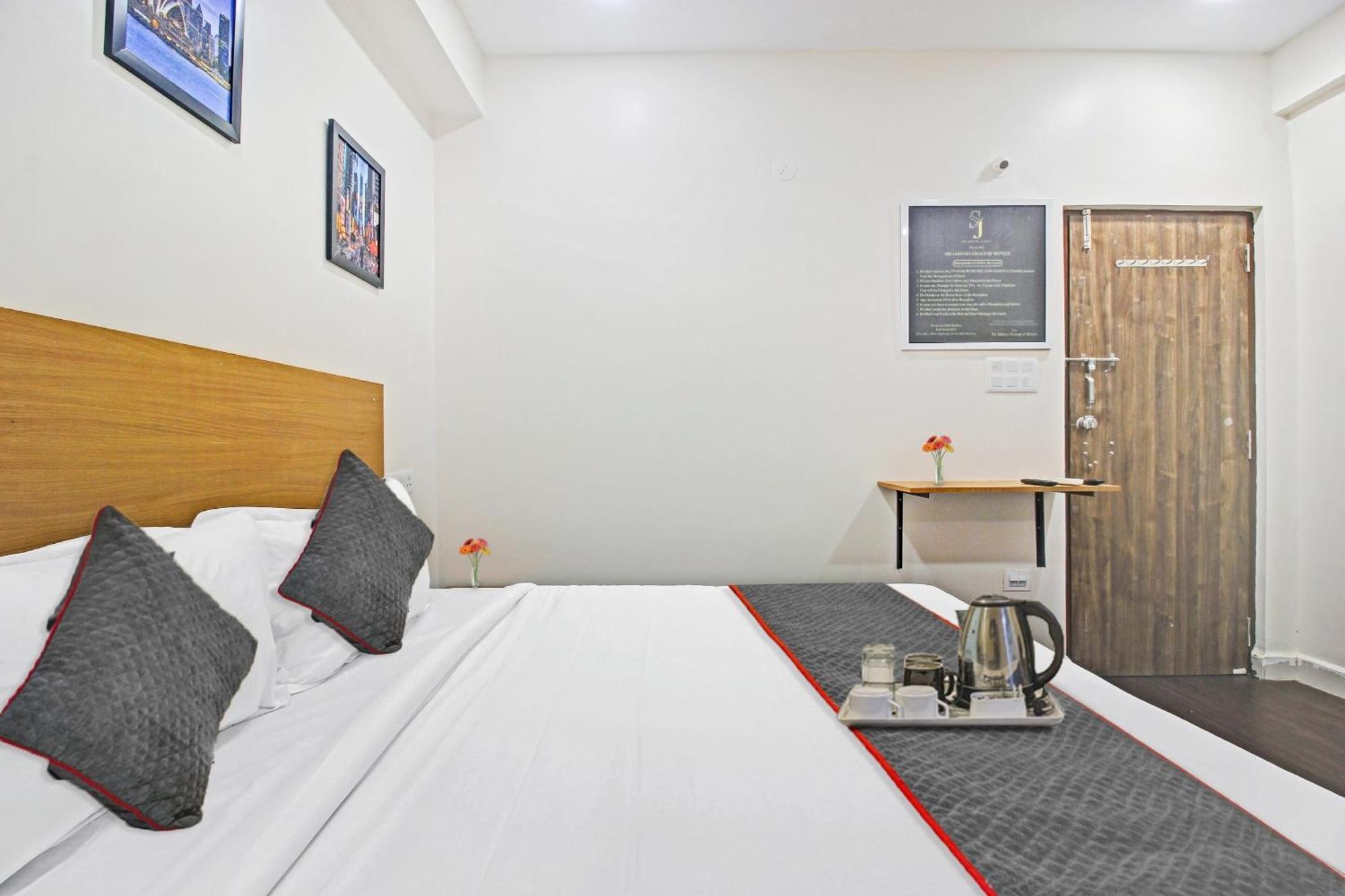 Hotel Townhouse Jahnavi Group Near Kiims Hospital