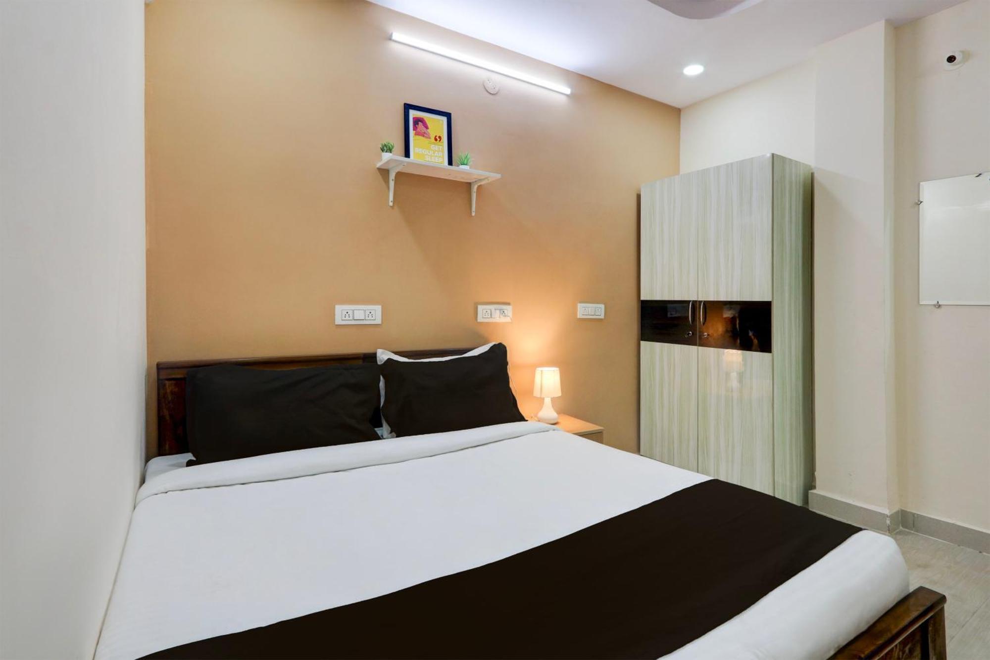 Collection O Sri Balaji Luxury 4* Hyderabad
