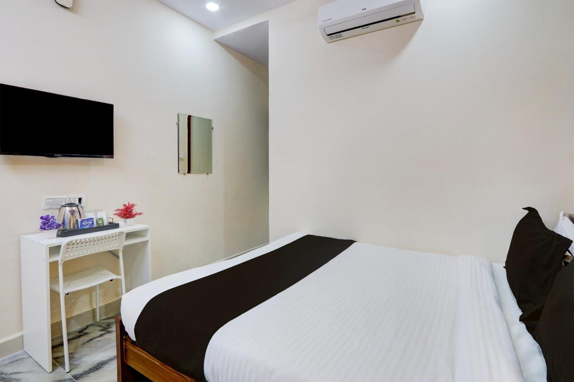Collection O Sri Balaji Luxury 4* Hyderabad