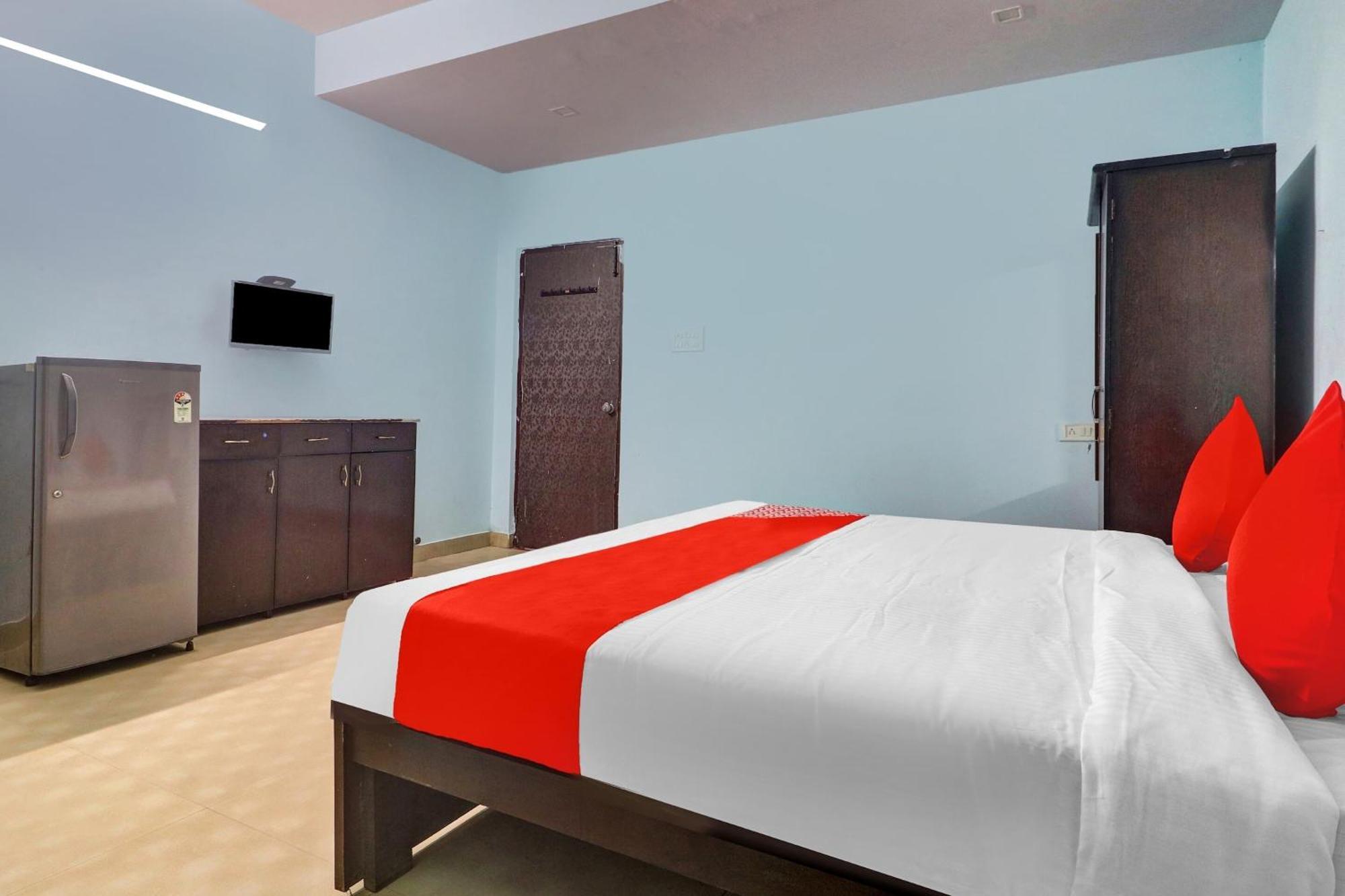 Oyo Flagship Grand Aarvi Near Nexus Hotel 3*