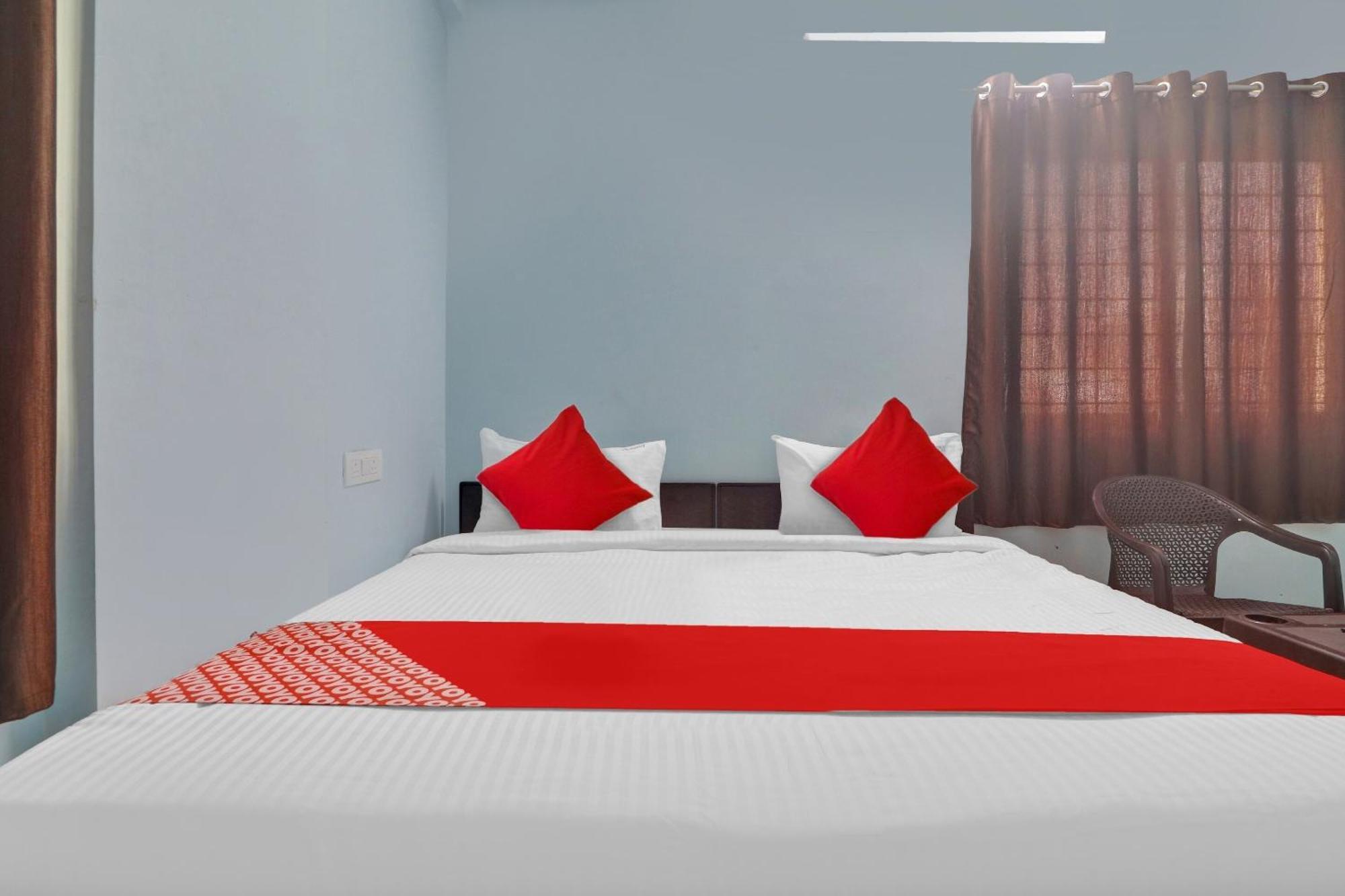Oyo Flagship Grand Aarvi Near Nexus Hotel