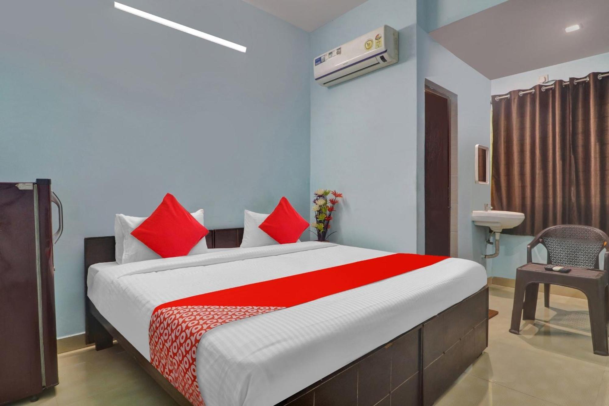 Oyo Flagship Grand Aarvi Near Nexus