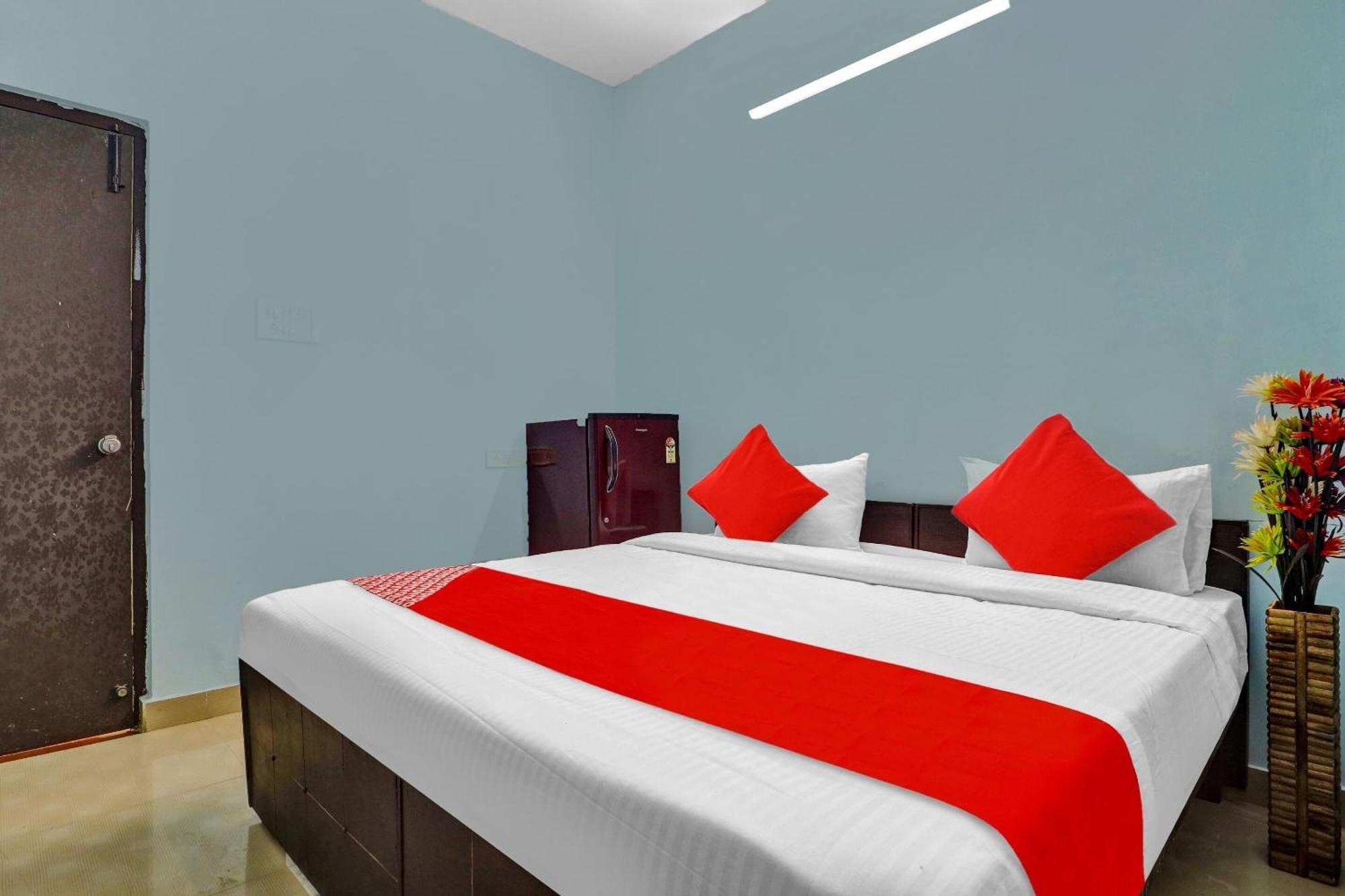 Oyo Flagship Grand Aarvi Near Nexus Hotel 3*