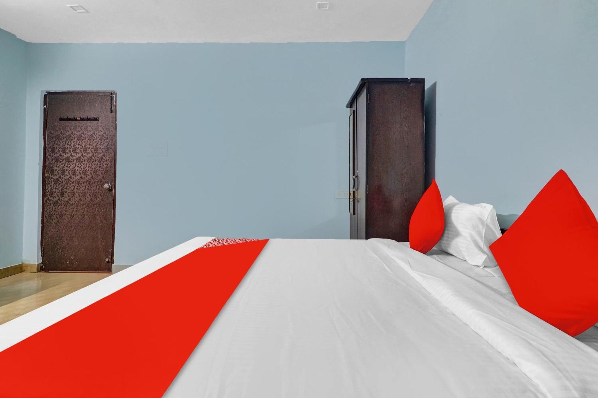 Oyo Flagship Grand Aarvi Near Nexus