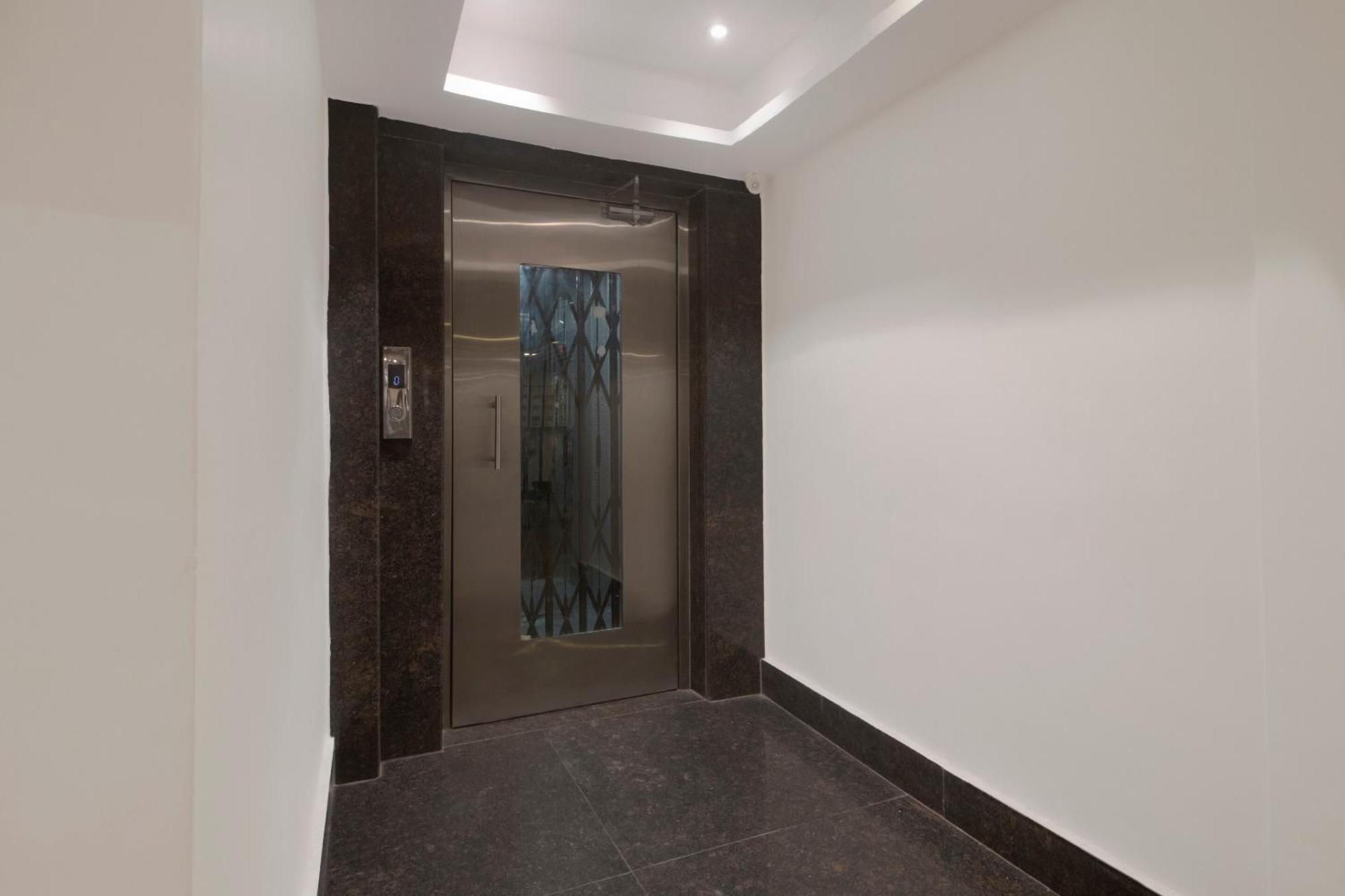 O Oak Whiteridge Near L.v Prasad & Basava Tharakam Hospital Banjara Hills Hotel Hyderabad