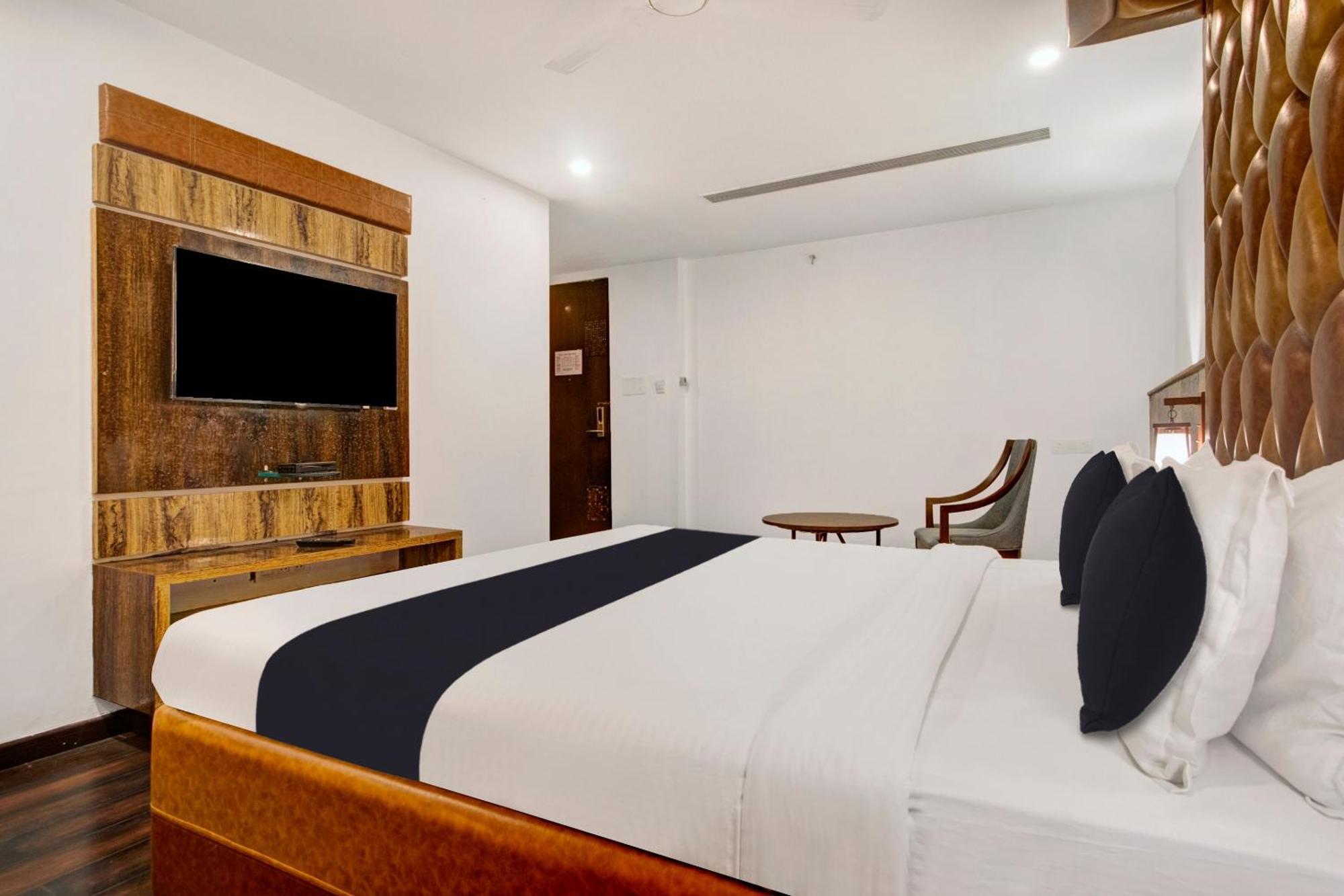 Hotel O Oak Whiteridge Near L.v Prasad & Basava Tharakam Hospital Banjara Hills 4*
