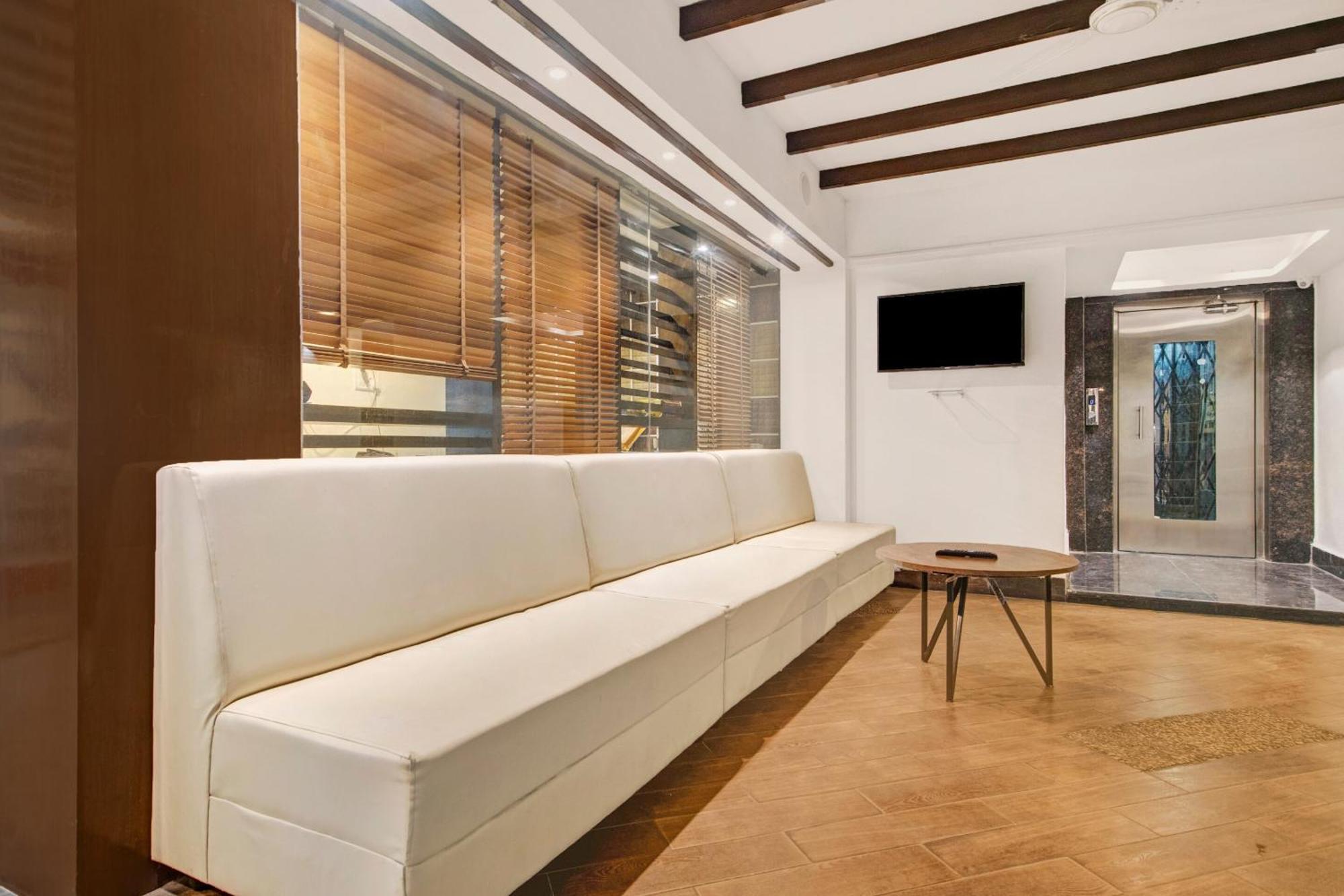 O Oak Whiteridge Near L.v Prasad & Basava Tharakam Hospital Banjara Hills Hyderabad