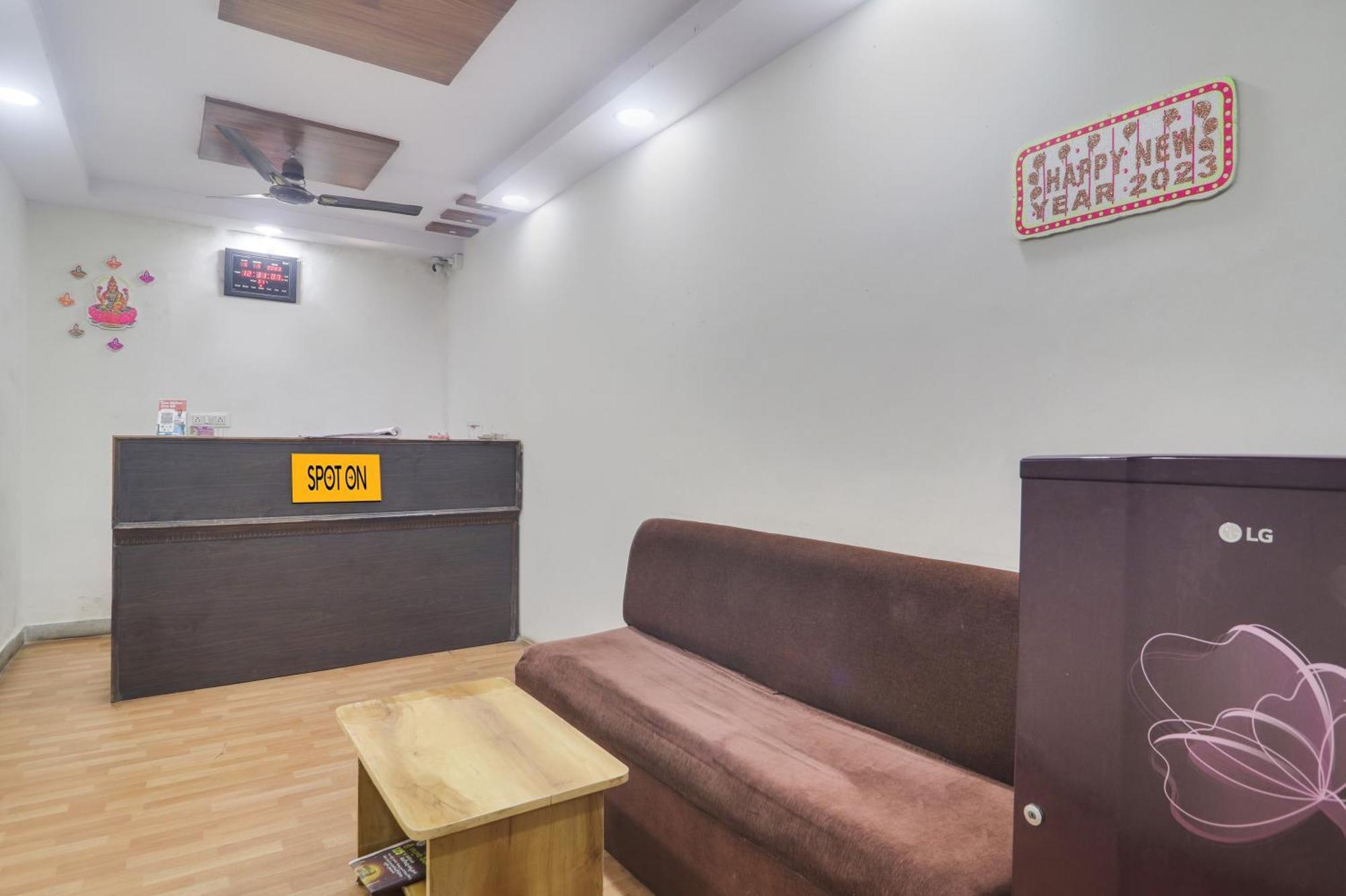 Spot On Bhargav Hotel