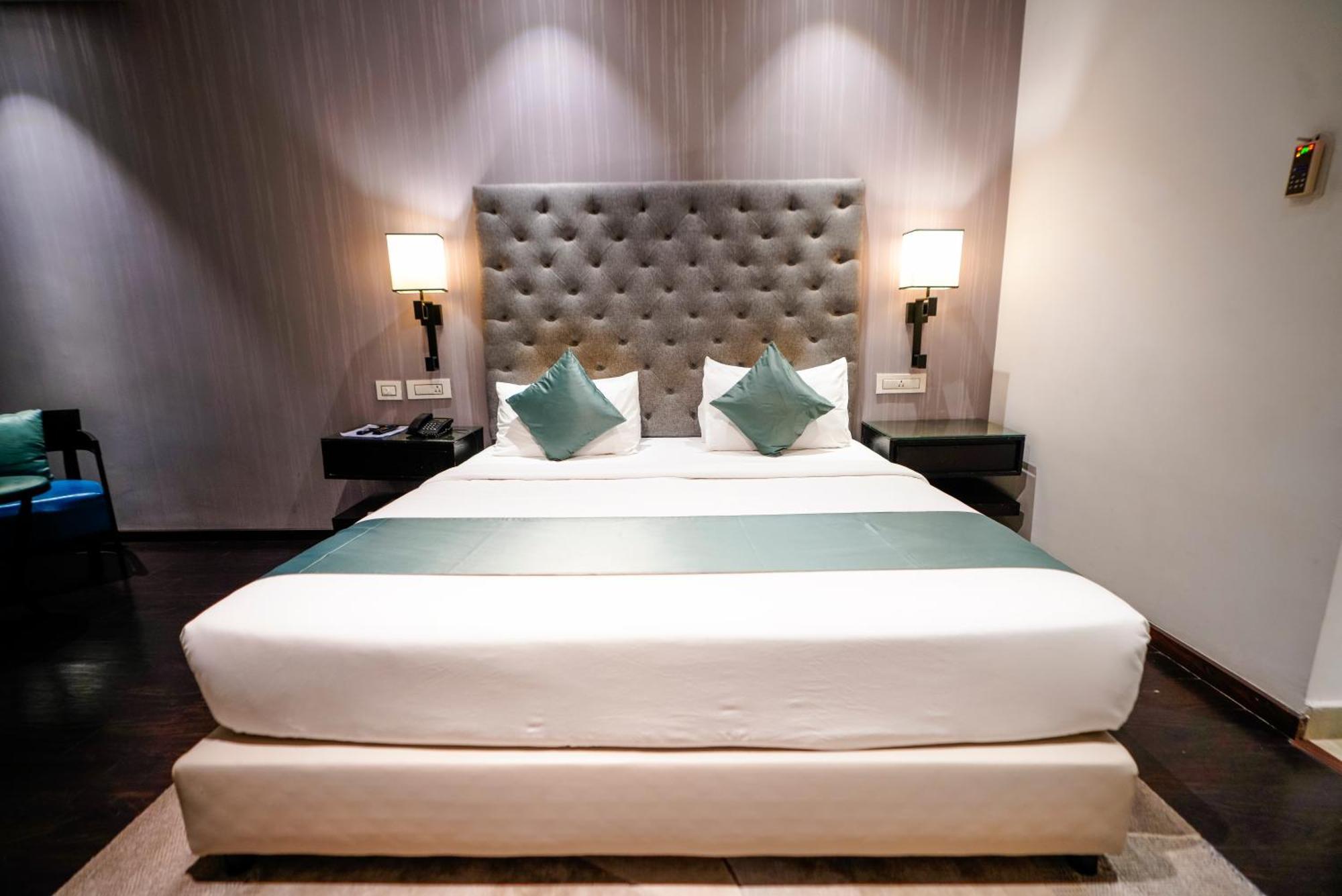 Deccan Serai, Hitec City, Hotel Hyderabad